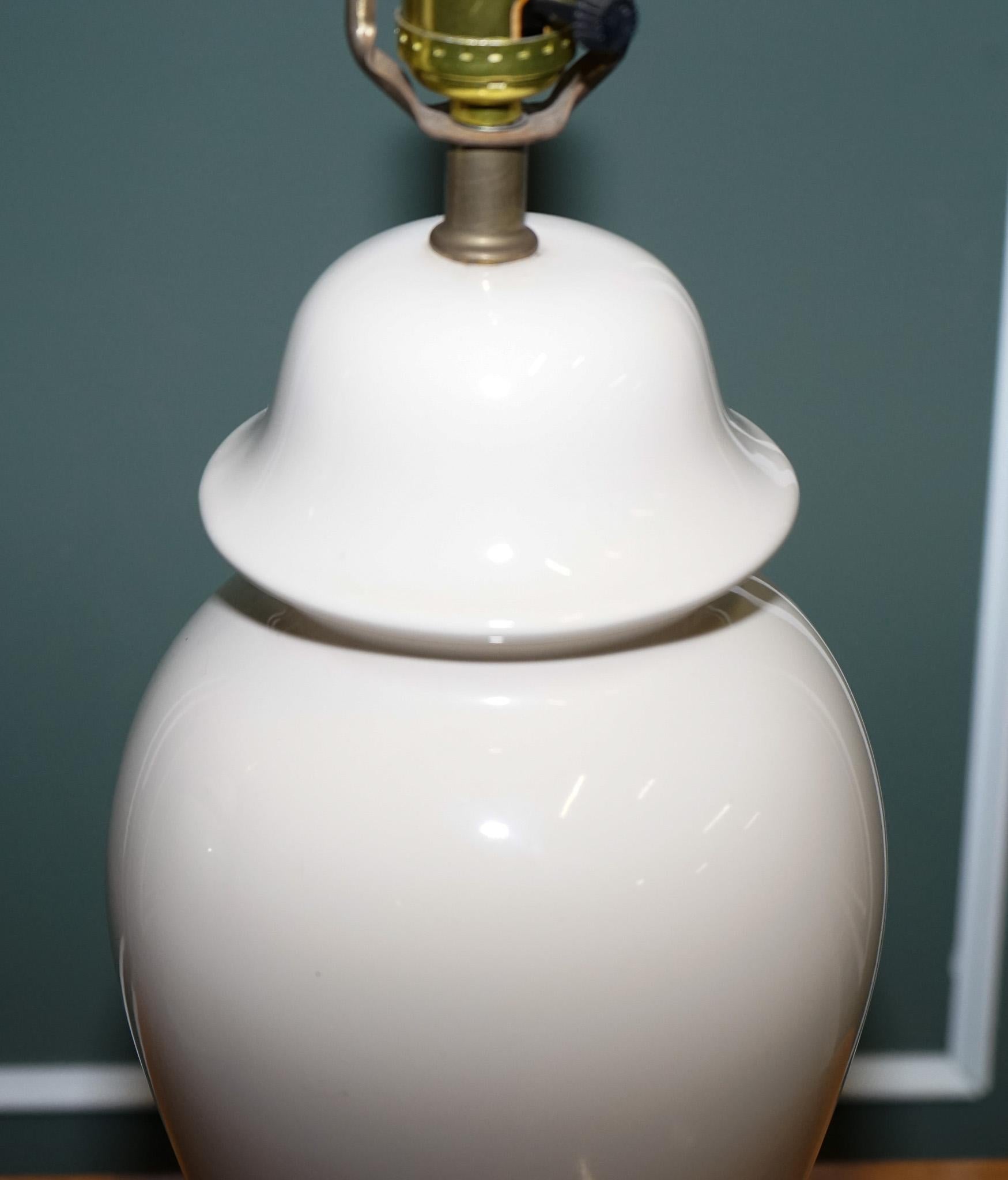circa 1970s Vintage Cream Coloured Porcelain Pair of Lamps For Sale 7