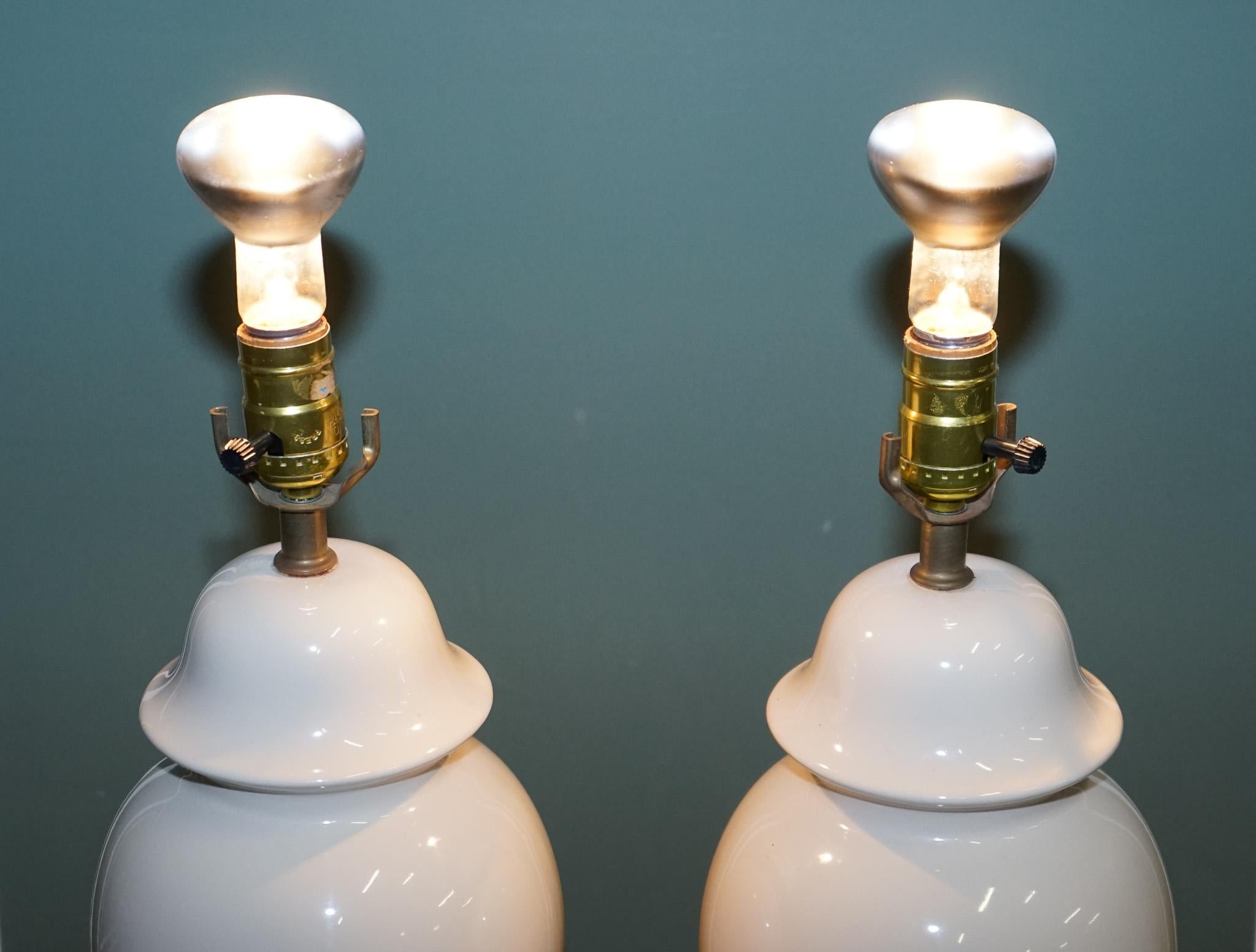 British circa 1970s Vintage Cream Coloured Porcelain Pair of Lamps For Sale