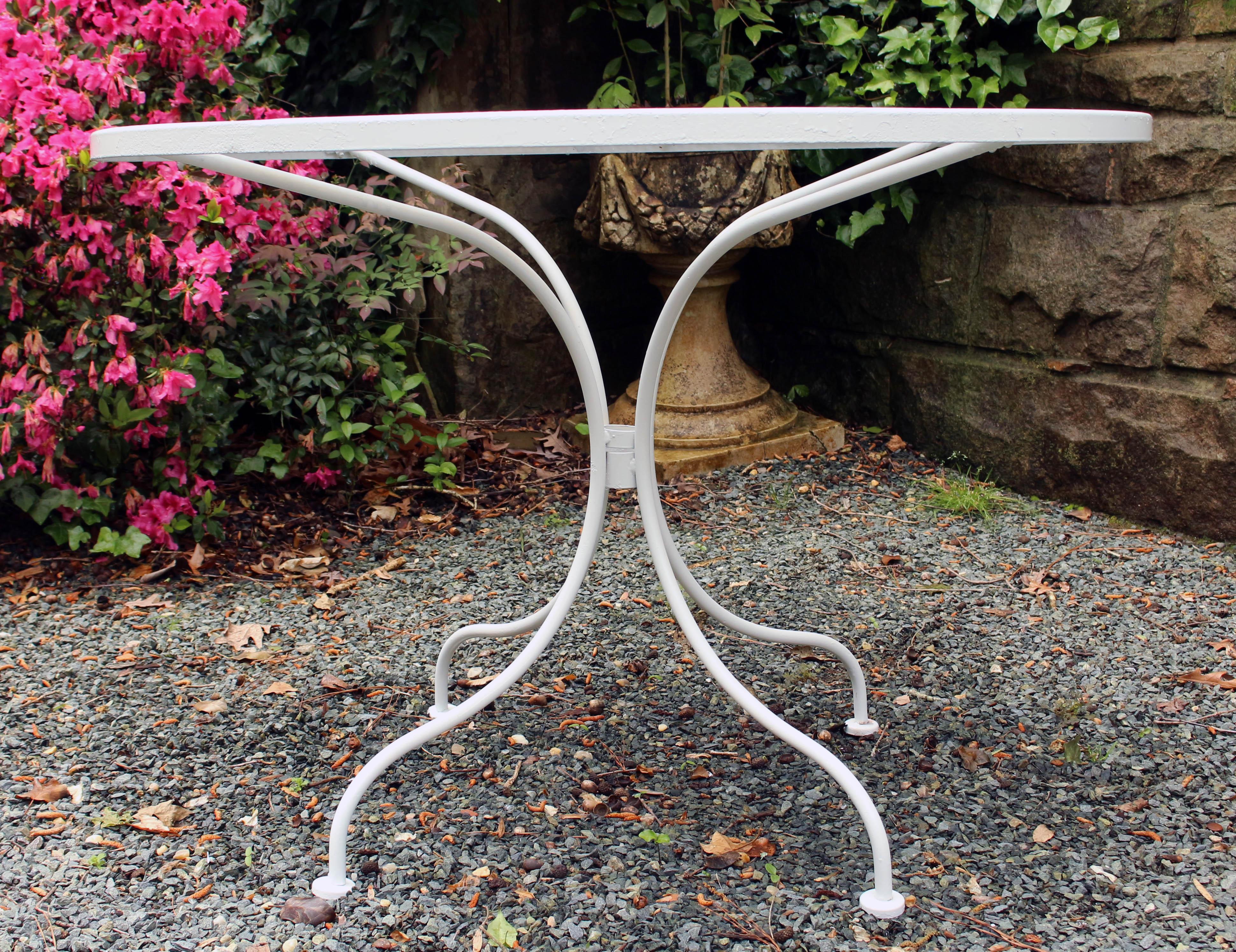 20th Century Woodard Wrought Iron Round Table & 4 Arm Chairs, circa 1970s