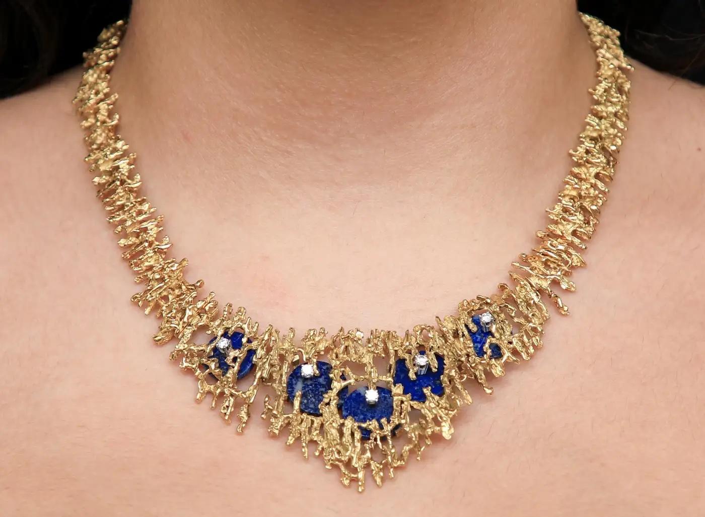 CIRCA 1972 GROSSE Massiv 18k Gelbgold Modernist Diamant & Lapis Halskette Damen im Angebot