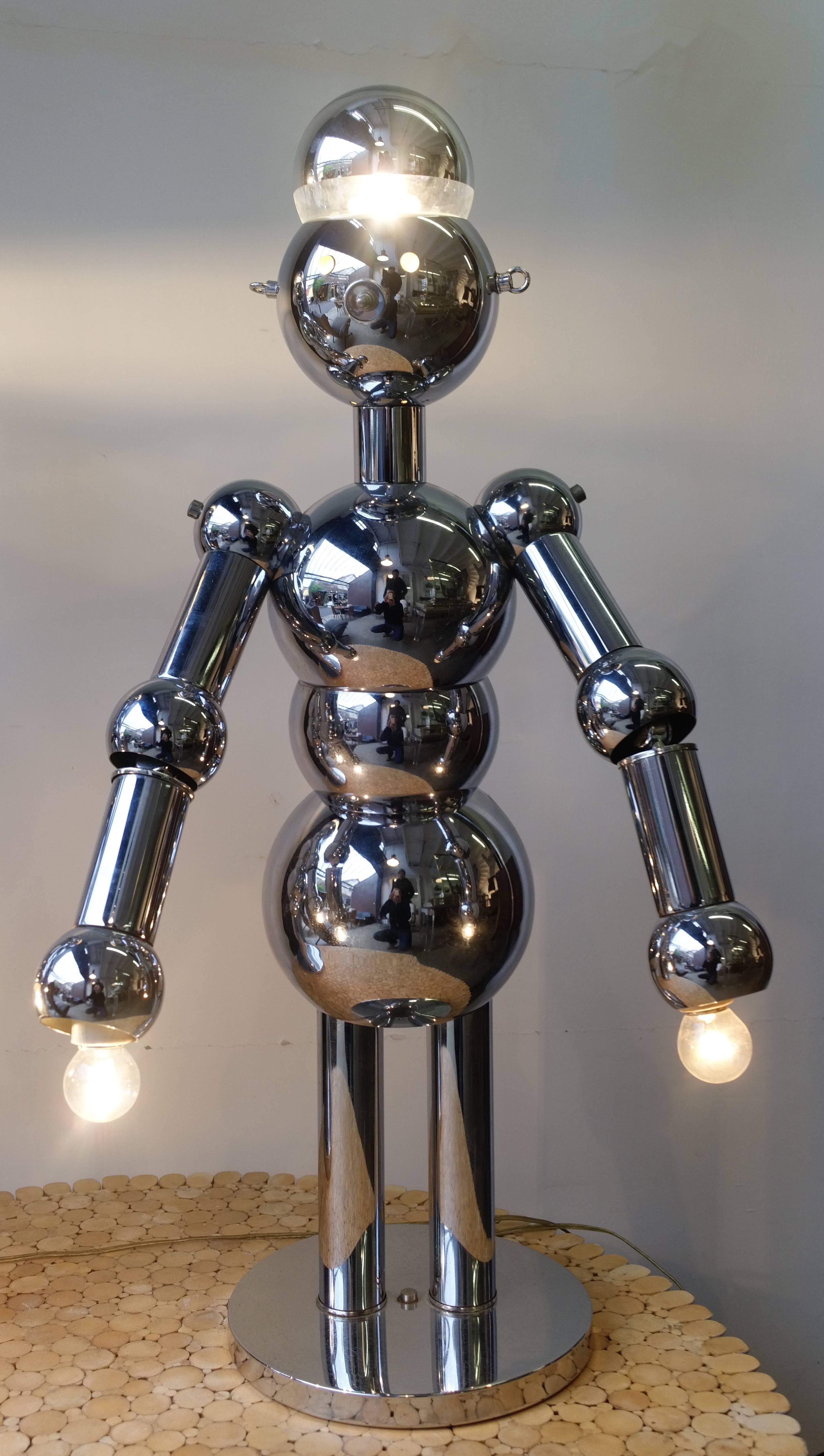 Pair of Lamps, Male and Female Robots, Torino Lamps, Chromed Metal, circa 1980  In Good Condition For Sale In Paris, FR