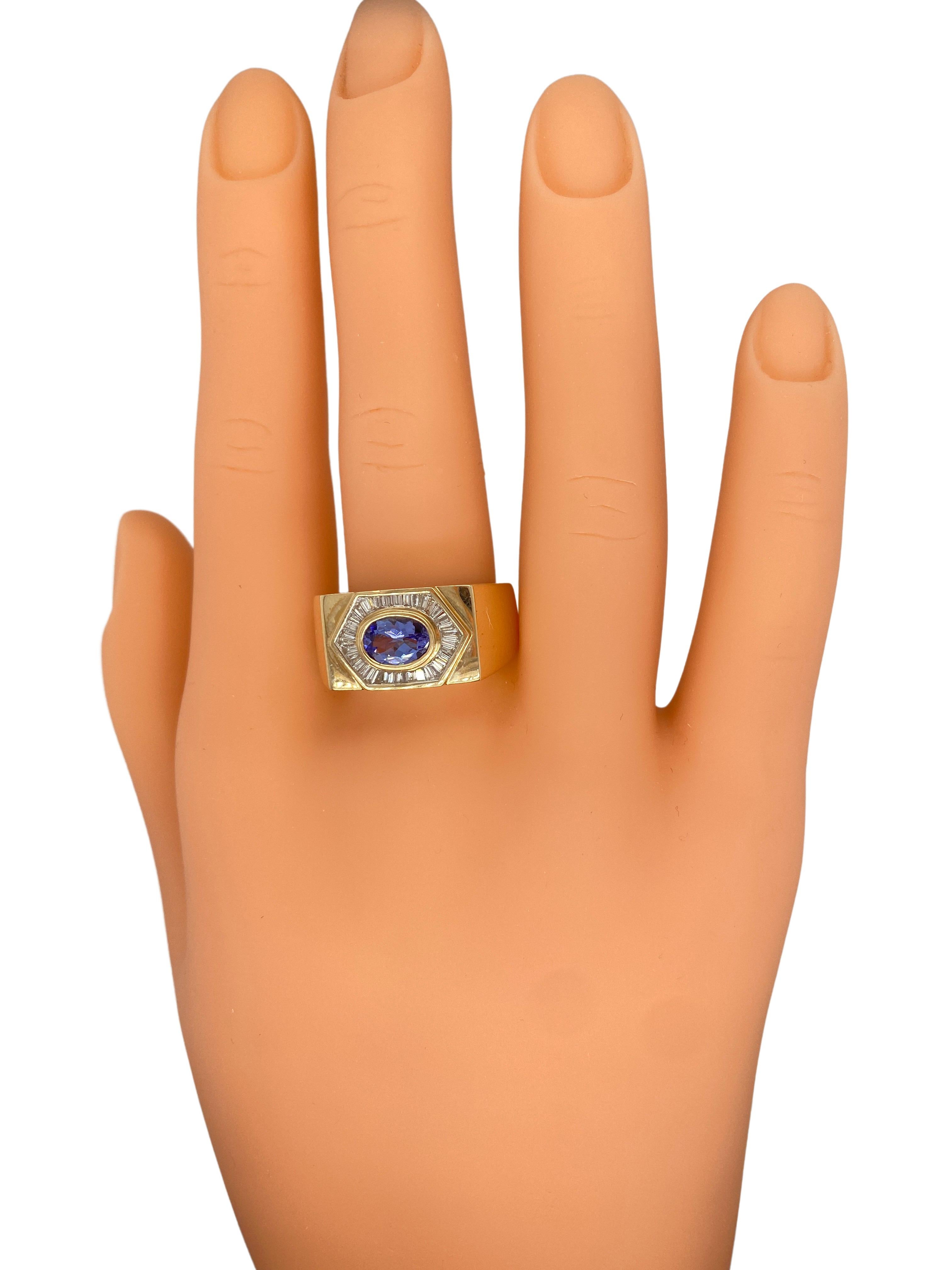 Circa 1980s 1.12 Carat Oval Sapphire and Diamond Ring in 14K Gold In Good Condition For Sale In Addison, TX
