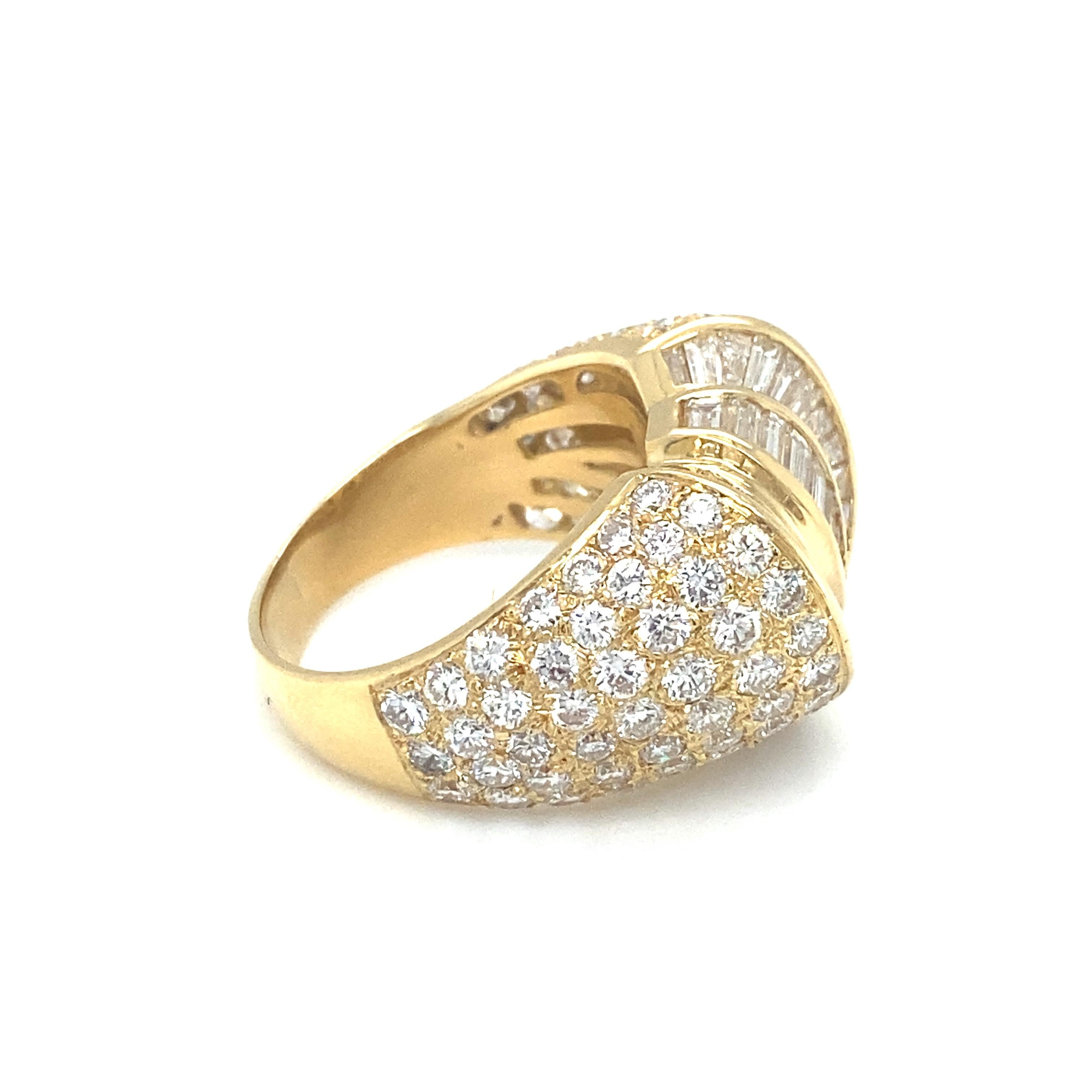 Circa 1980s 7.0 Ctw Diamond Statement Ring in 18K Gold For Sale 1
