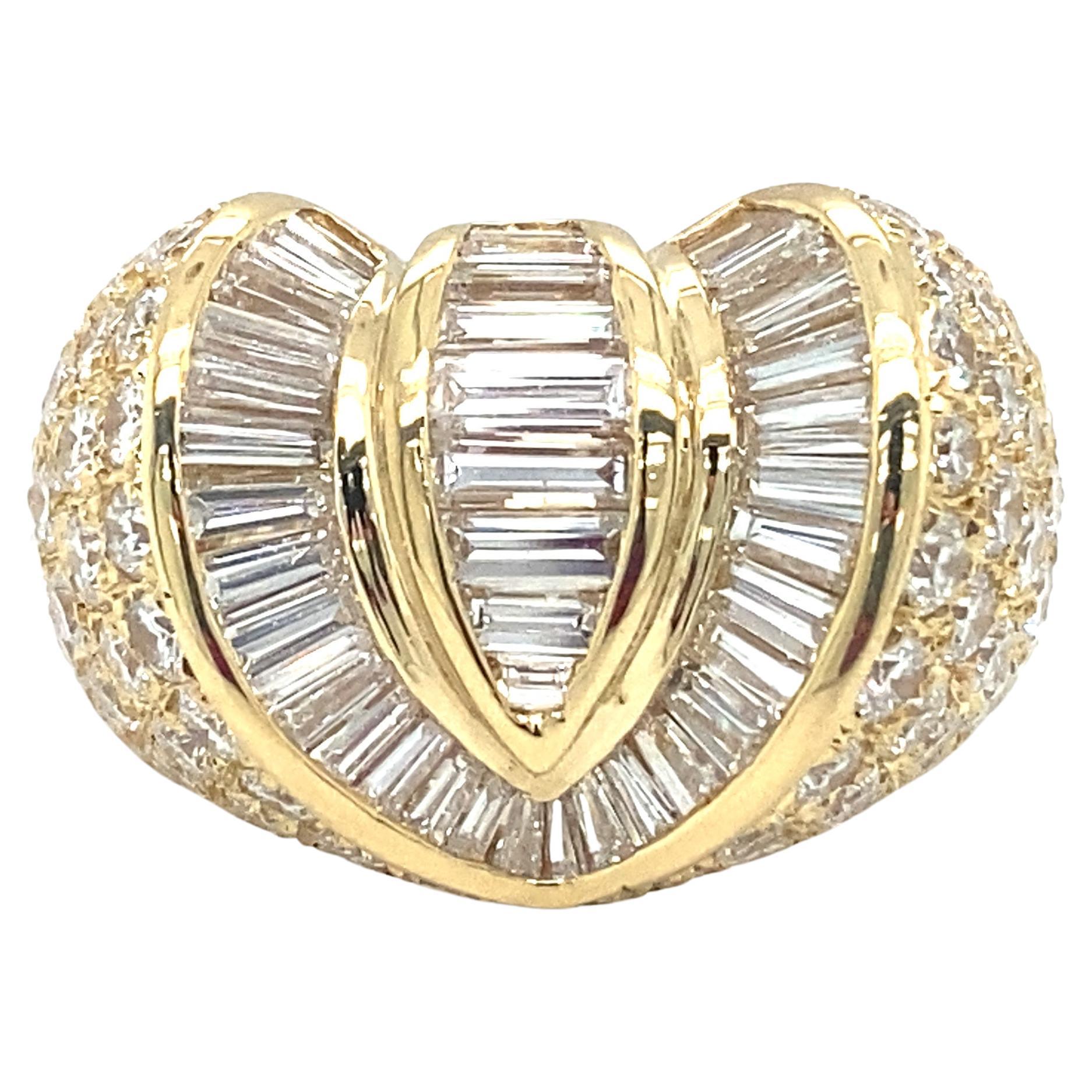 Circa 1980s 7.0 Ctw Diamond Statement Ring in 18K Gold For Sale