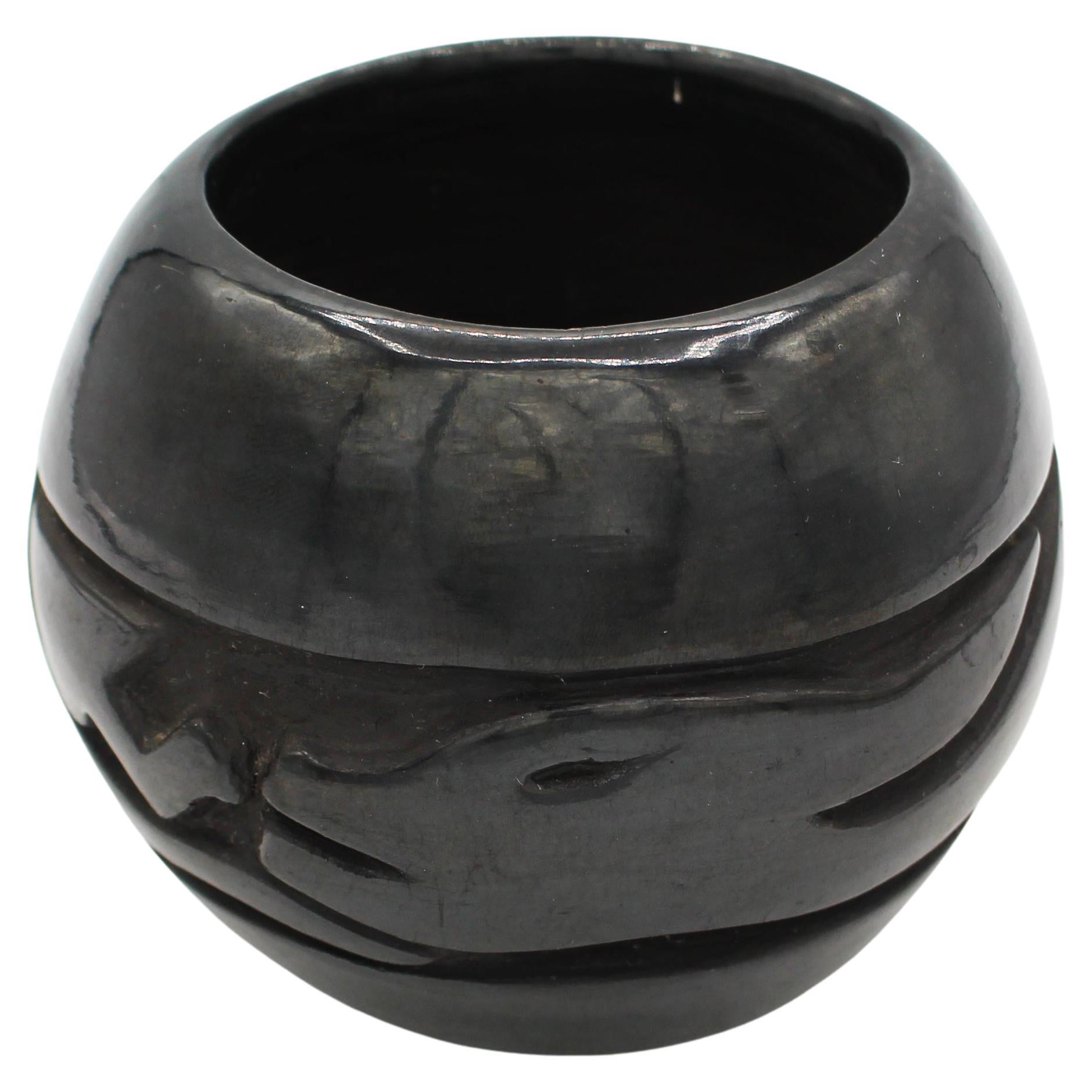 CIRCA 1980s-90er Howard Naranjo Blackware Pottery Niedrige Vase oder Schale im Angebot