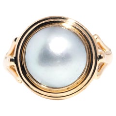 Circa 1980s Blue Grey Mabe Pearl Vintage 9 Carat Yellow Gold Ring