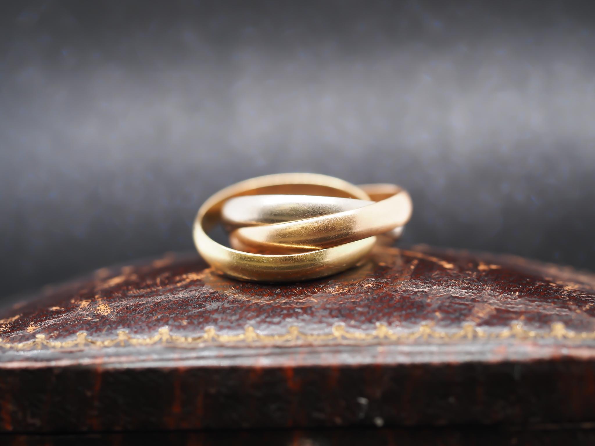 Circa 1980er Cartier Trinity-Ring 18K Gelbgold Größe 3,5 im Zustand „Gut“ in Hicksville, NY
