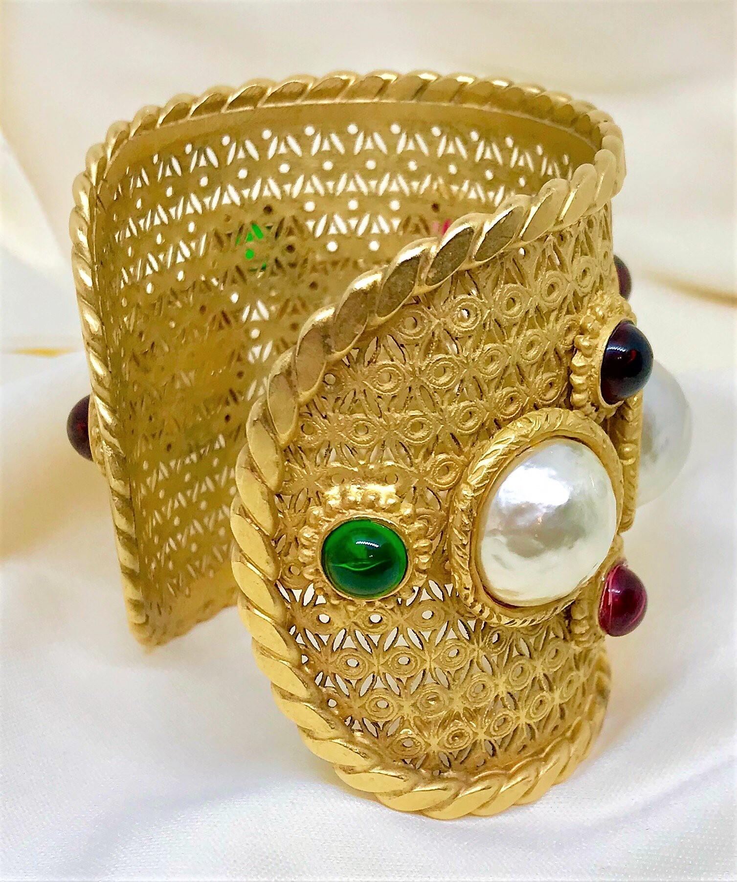 Circa 1980s Deanna Hamro Gold-Plated Faux-Pearl and  Cabochon Jeweled Cuff  Damen