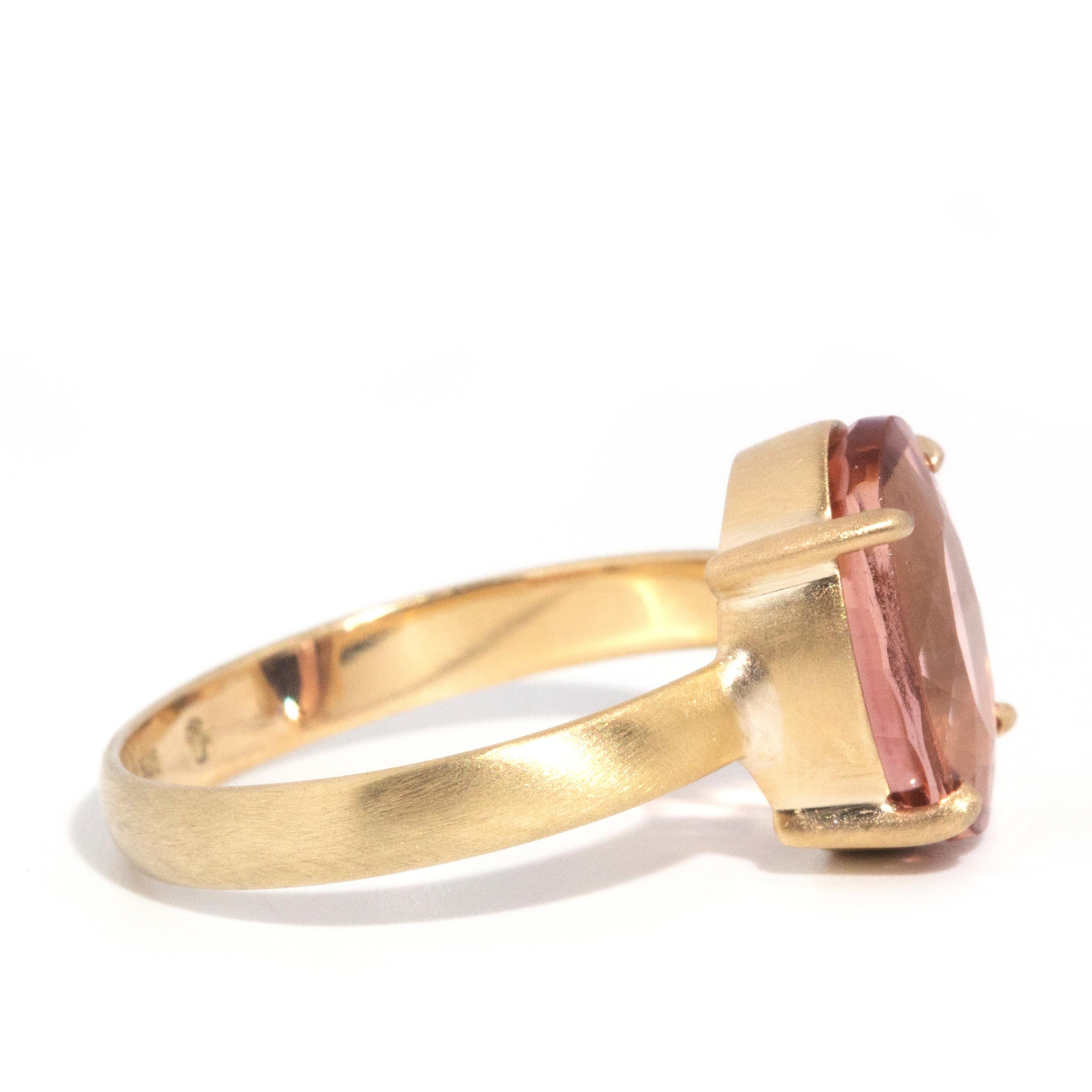 Women's Circa 1980s Oval Peach Tourmaline Vintage 14 Carat Satin Gold Solitaire Ring For Sale