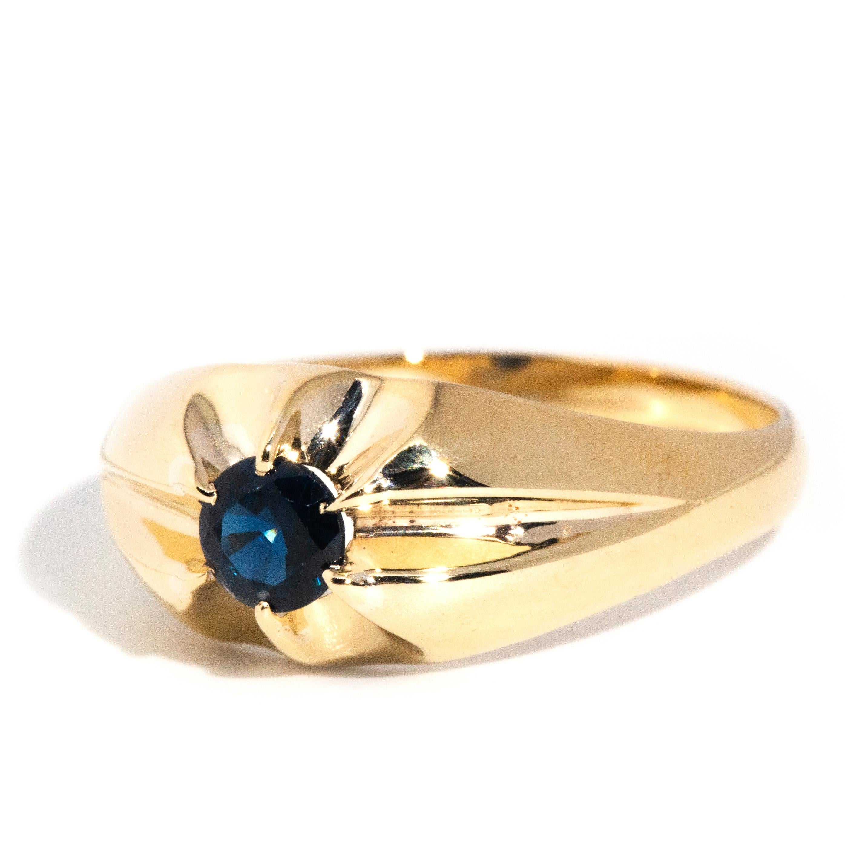 Vintage 9 Karat Gelbgold gewölbter Zigeunerring, Solitär Blauer Saphir, ca. 1980er Jahre 4