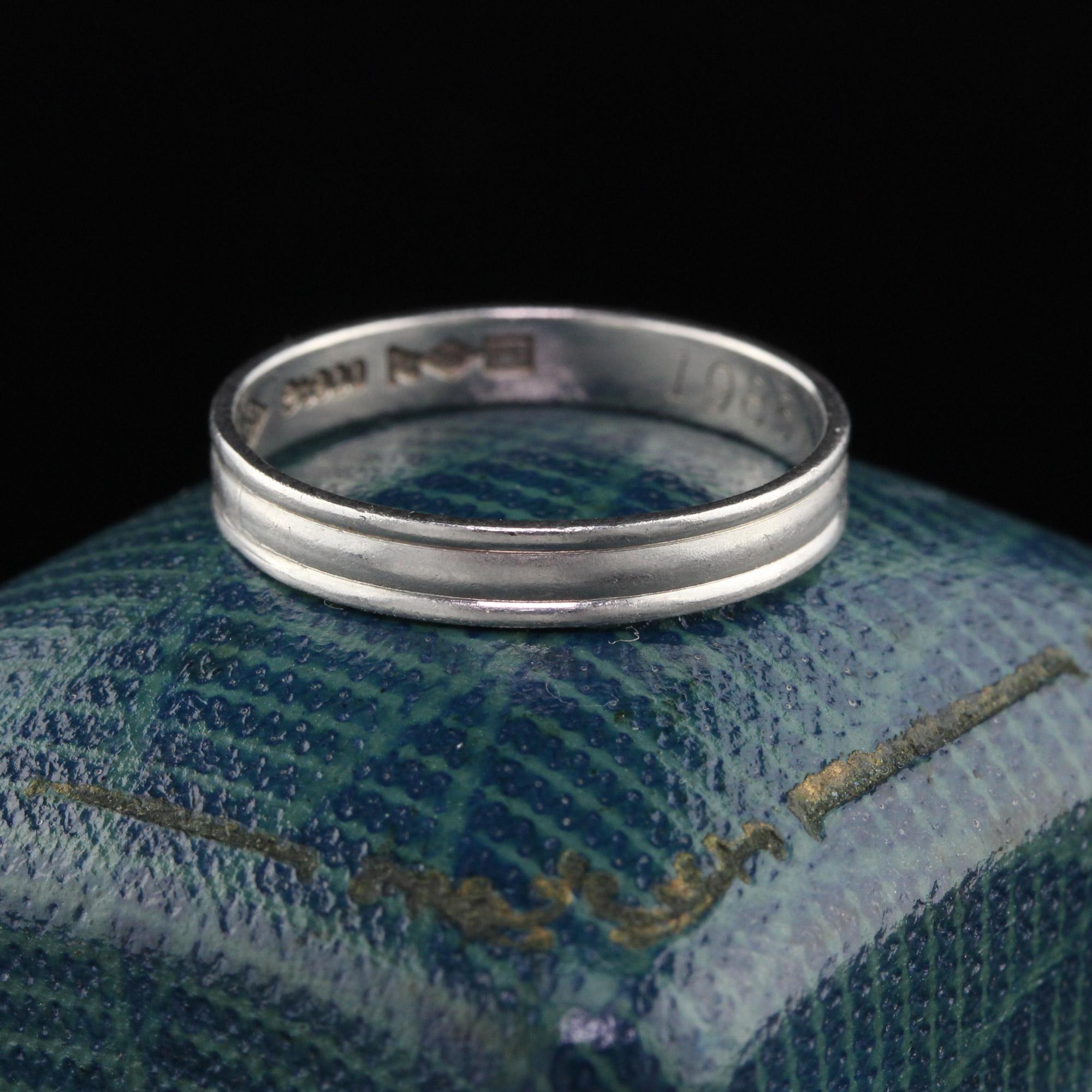 Unisex vintage estate platinum wedding band - Circa 1985

#R0213

Metal: Platinum

Weight: 3 Grams

Ring Size: 8

This ring can be sized for a $30 fee!

*Please note that we cannot accept returns on sized rings.

Measurements: 3.25 mm