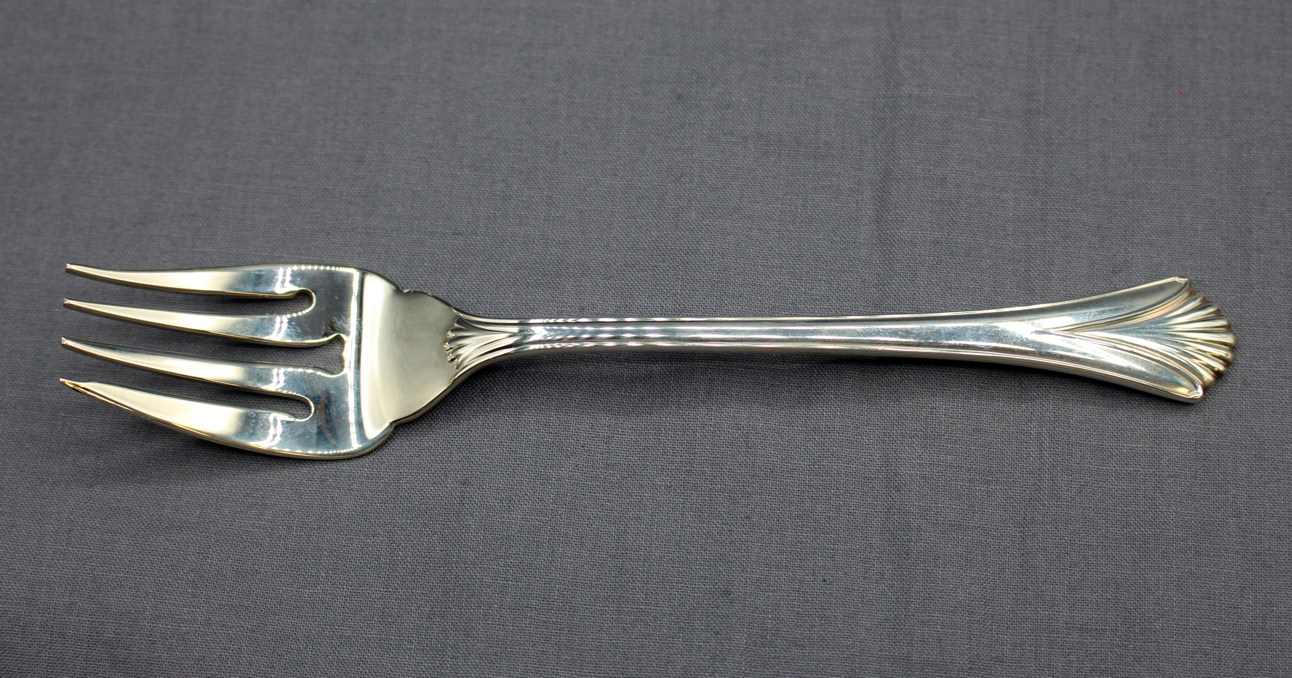 Late 20th Century Circa 1989 American 4-Piece Place Setting of Regency Shell by Lunt For Sale