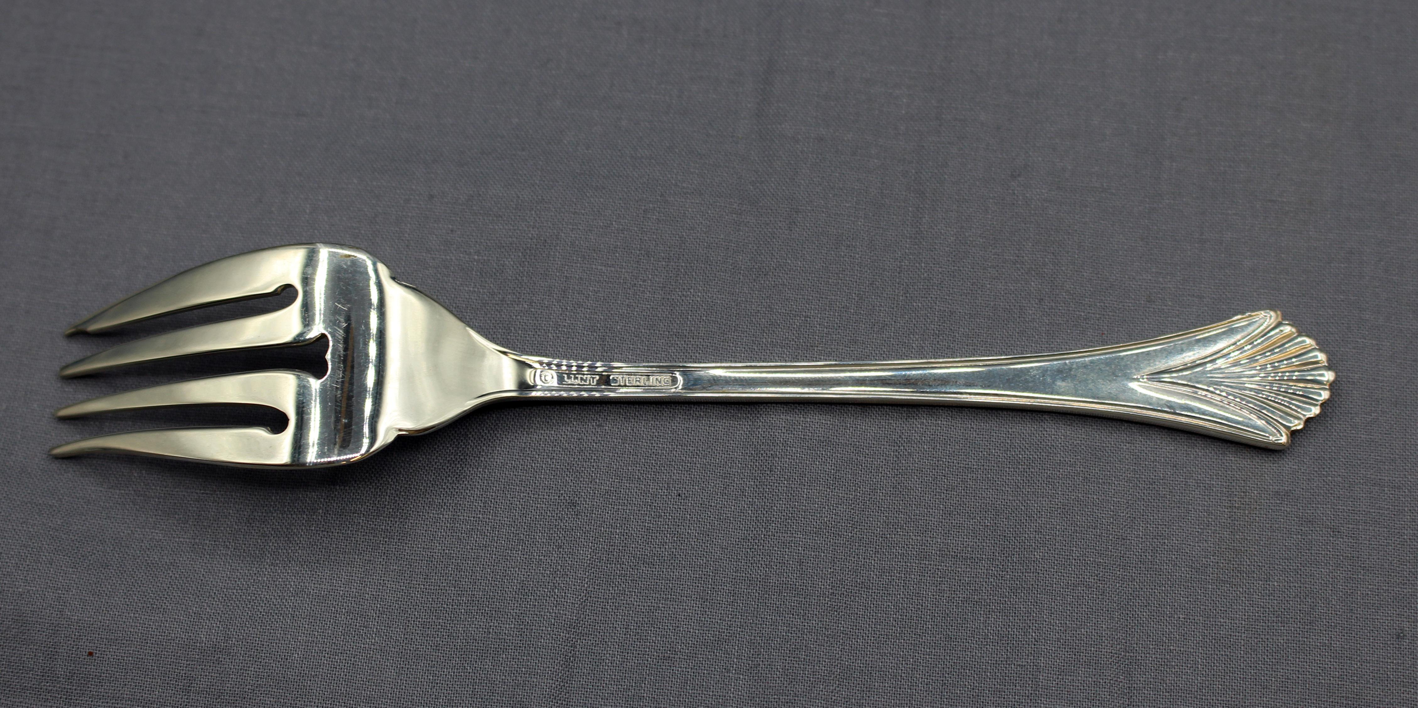 Sterling Silver Circa 1989 American 4-Piece Place Setting of Regency Shell by Lunt For Sale