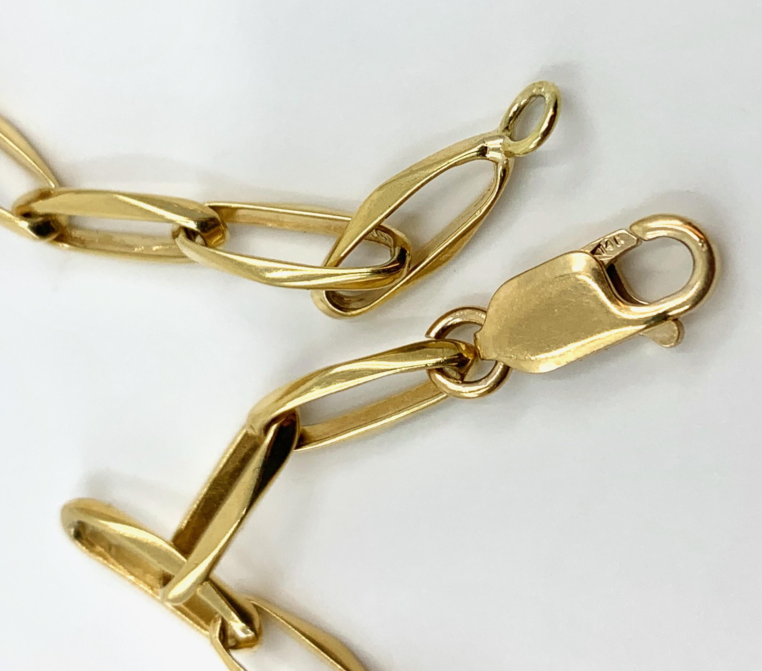 Contemporary Chain with Elongated, Sculptural Links in Yellow Gold, circa 1990