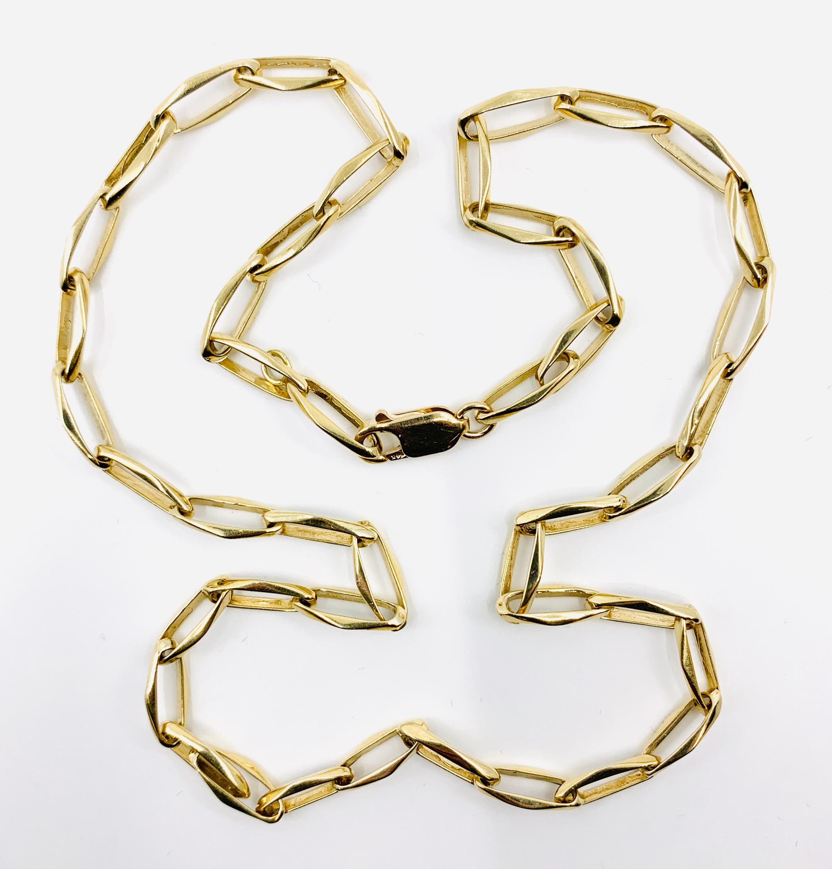 Chain with Elongated, Sculptural Links in Yellow Gold, circa 1990 1