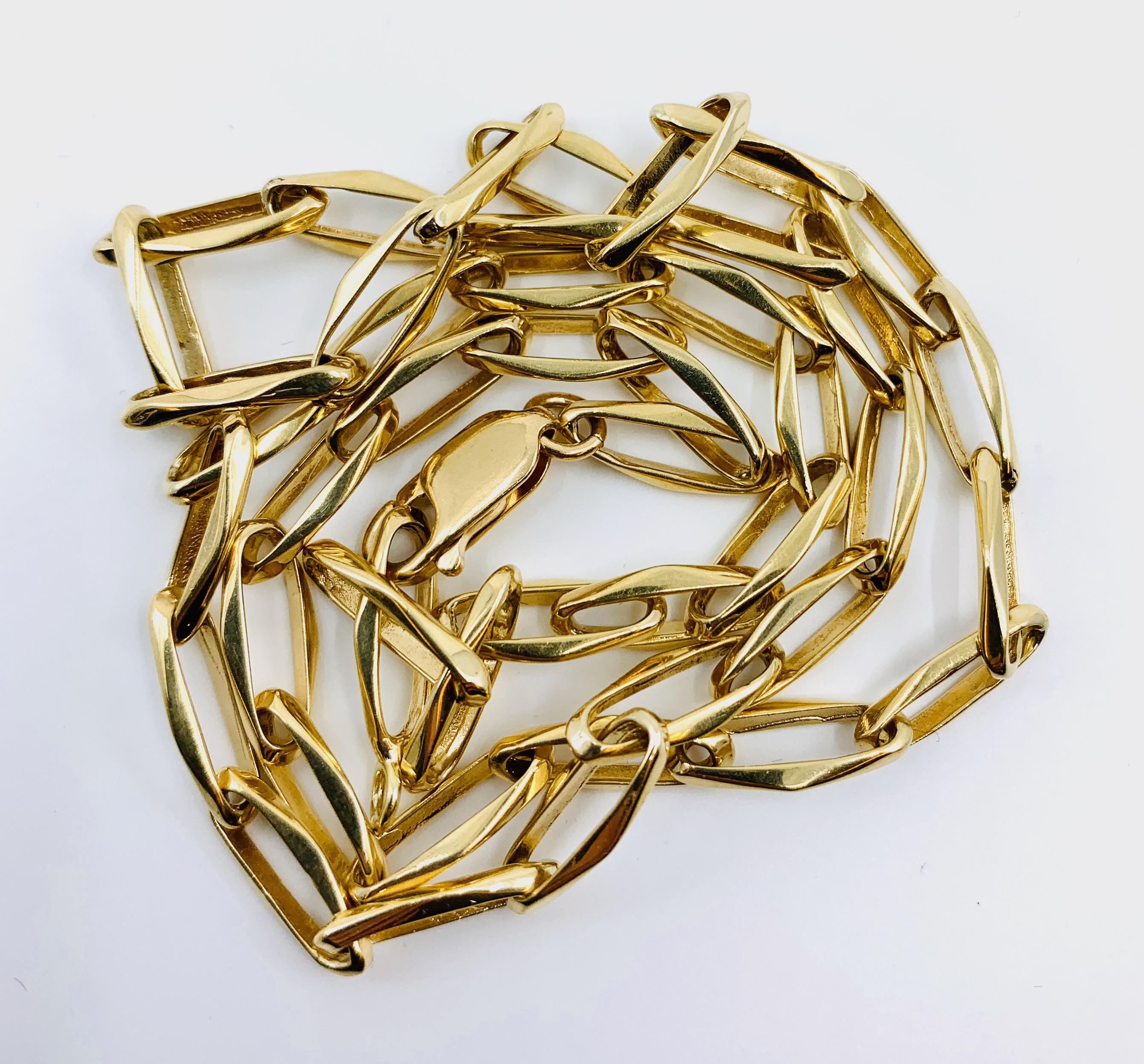Chain with Elongated, Sculptural Links in Yellow Gold, circa 1990 2