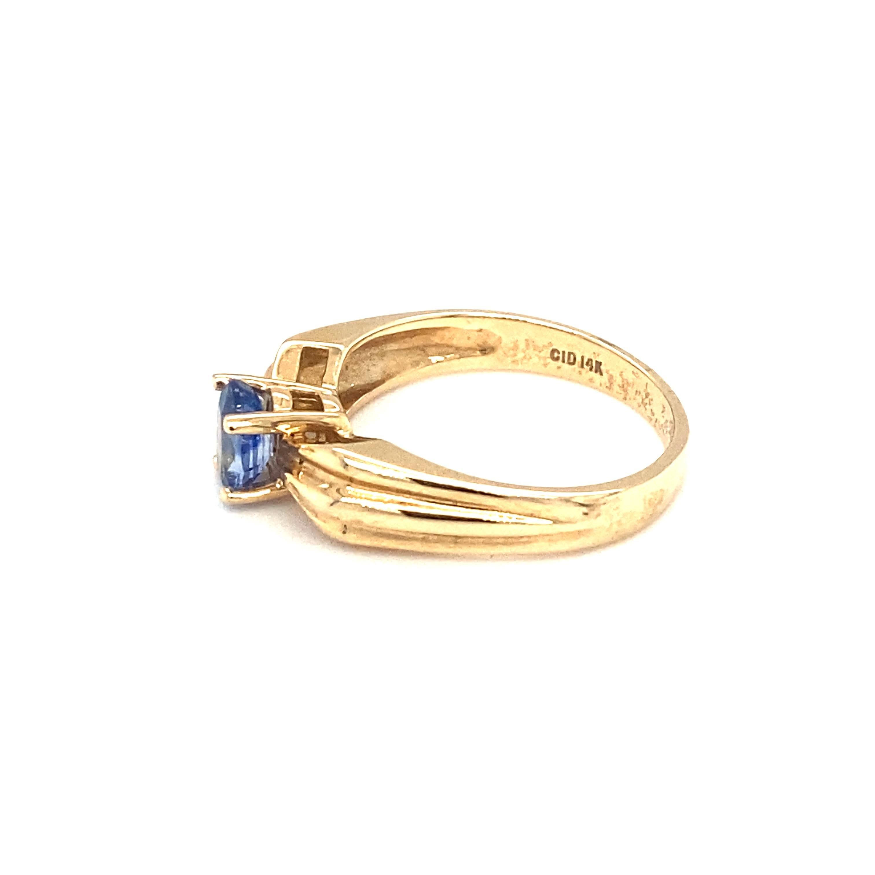 Circa 1990s 0.75 Carat Oval Tanzanite Ring in 14 Karat Yellow Gold In Excellent Condition For Sale In Atlanta, GA