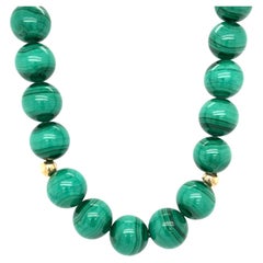 Circa 1990 Collier de perles de malachite de 18 pouces en or jaune 14 carats