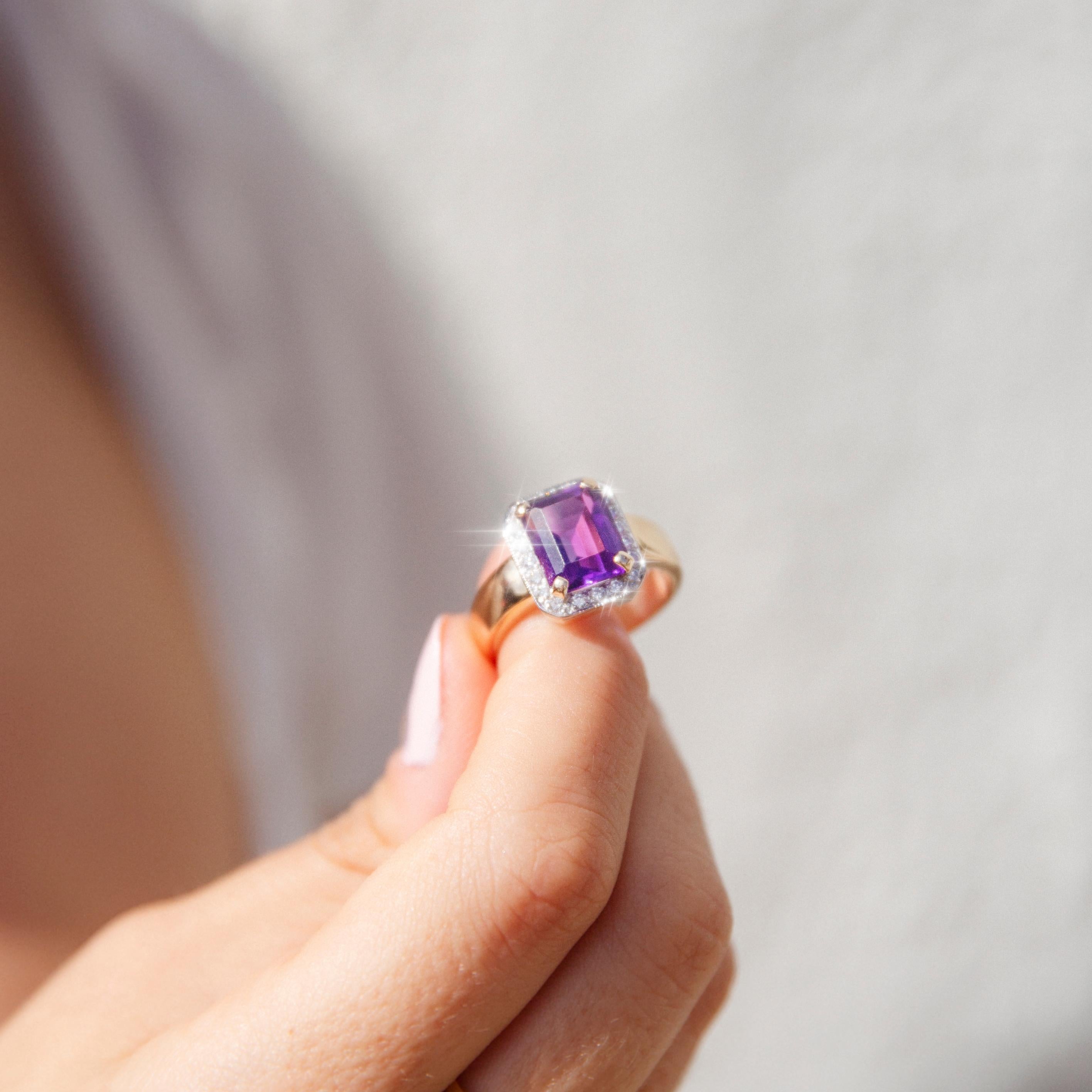Vintage-Ring aus 9 Karat Gelbgold mit Amethyst im Smaragdschliff und Diamanten, ca. 1990er Jahre im Zustand „Gut“ in Hamilton, AU