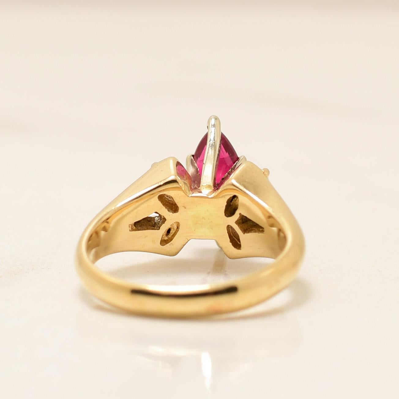 Circa 1990er Jahre Vintage Rubinring mit birmanischem Marquise-Schliff im Taubenblutschliff- R-623AFTX-N475 Damen