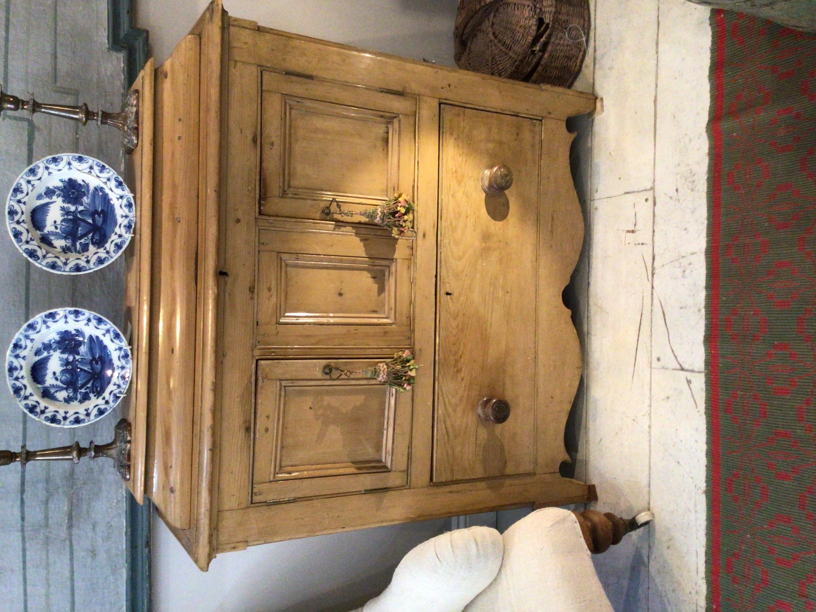 Circa 19th Century English Pine Buffet/Cupboard with Drawer & Compartment  For Sale 3