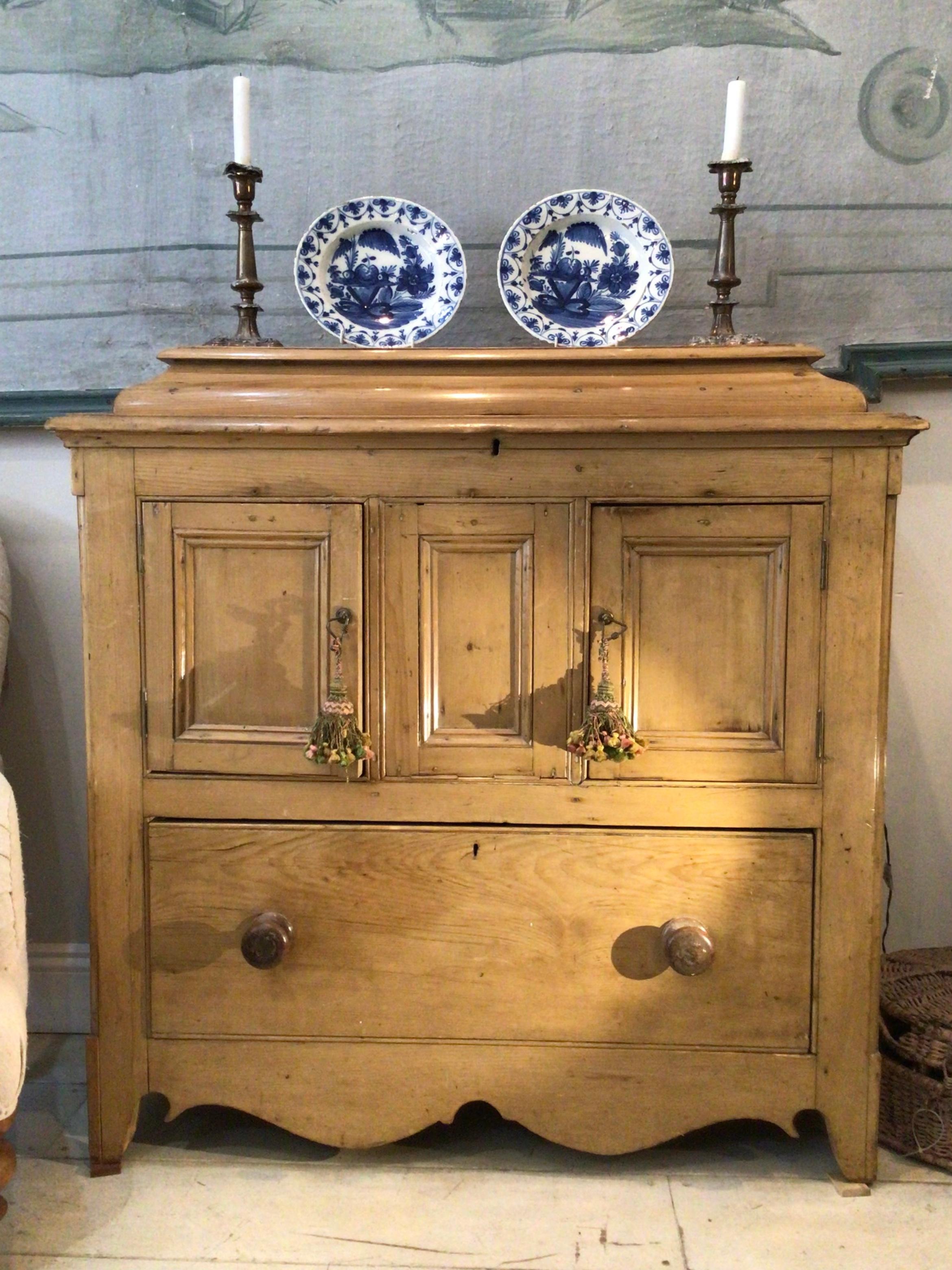 Circa 19th Century English Pine Buffet/Cupboard with Drawer & Compartment  For Sale 5