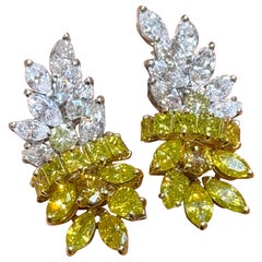 Boucles d'oreilles en grappe avec diamants jaunes et blancs, datant d'environ 2000, en or 18 carats