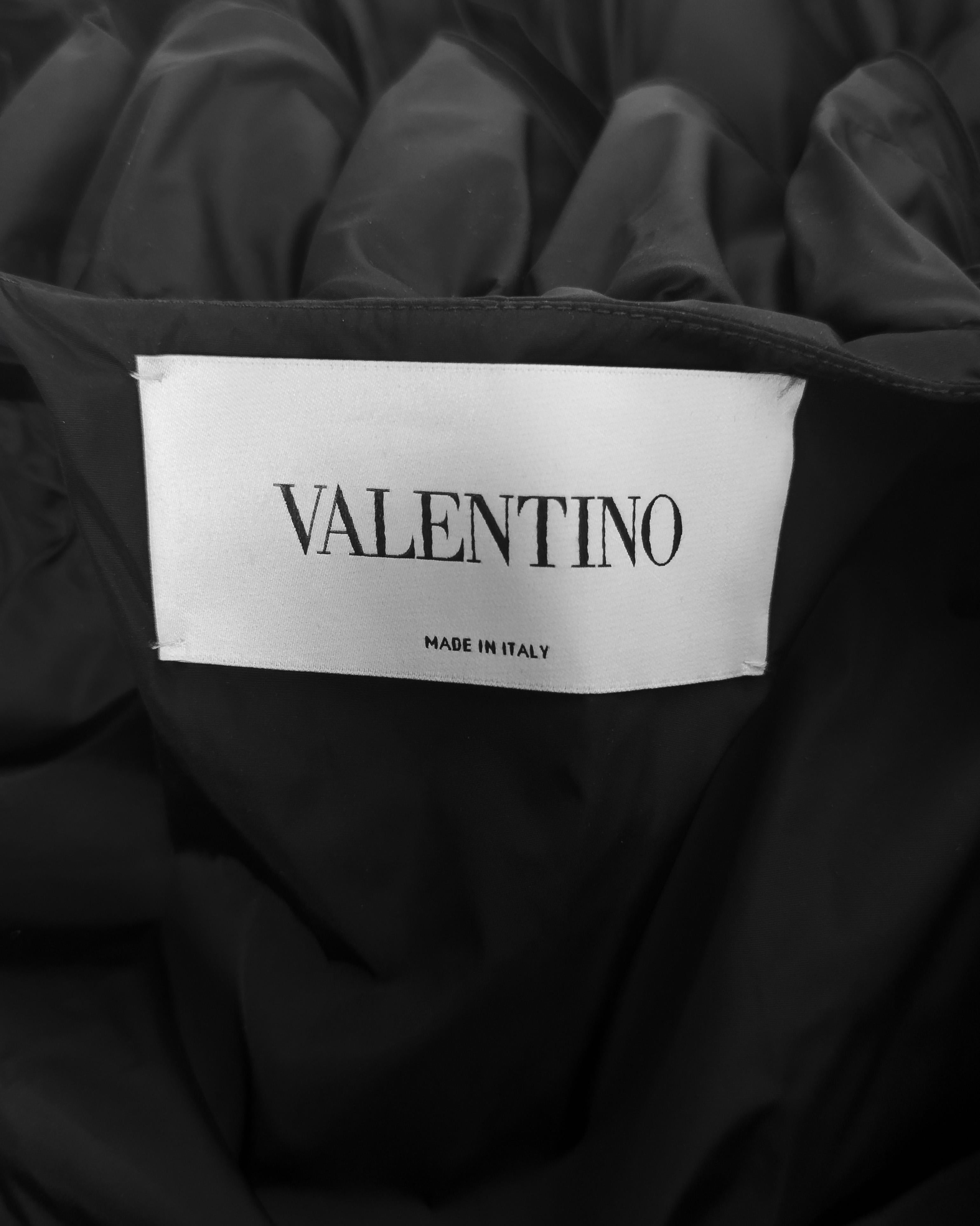 Donna CIRCA 2000 Valentino Abito 3-D in seta nera con zip frontale in vendita