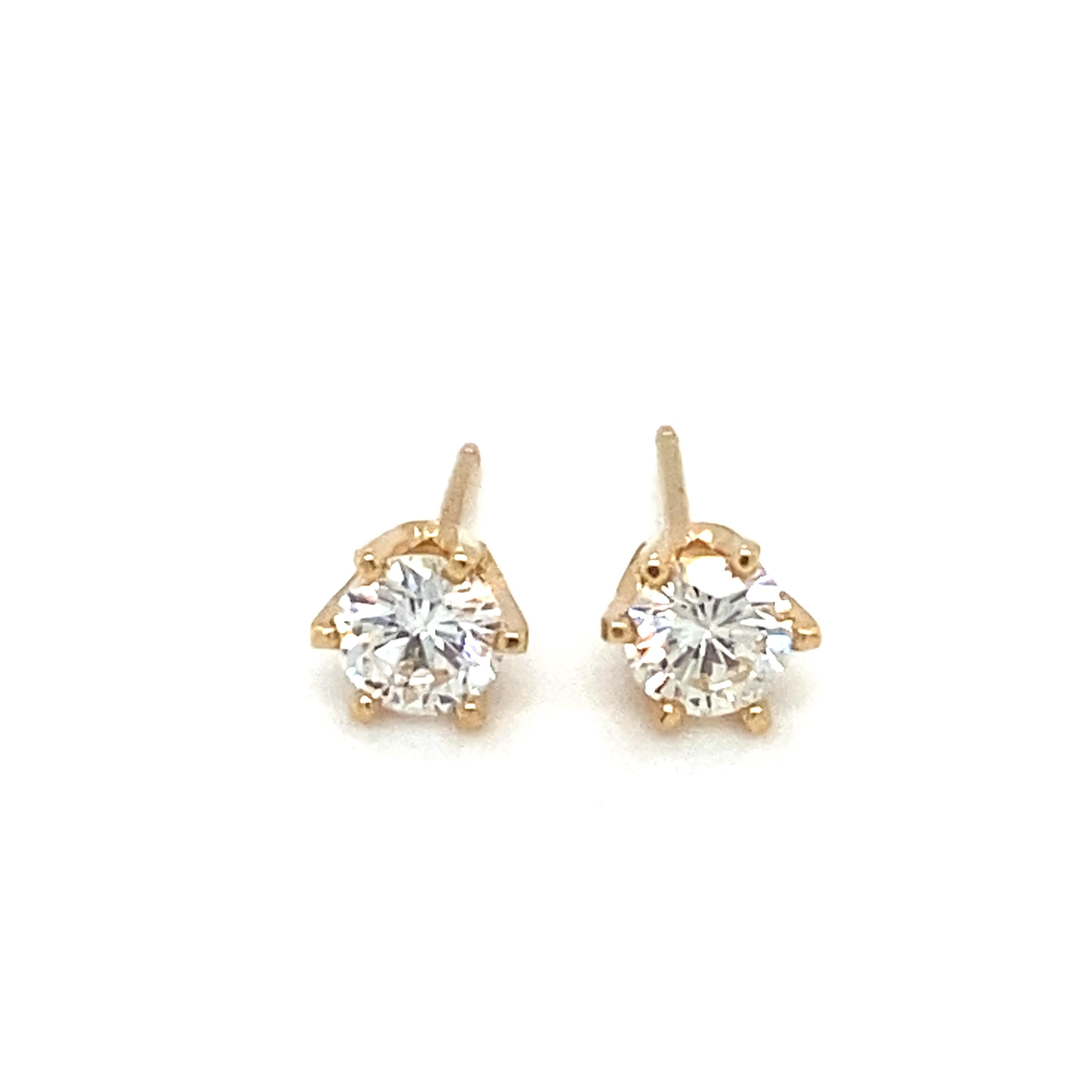 Round Cut 0.67 Carat Total Round Diamond Stud Earrings in 14 Karat Gold, circa 2000s For Sale