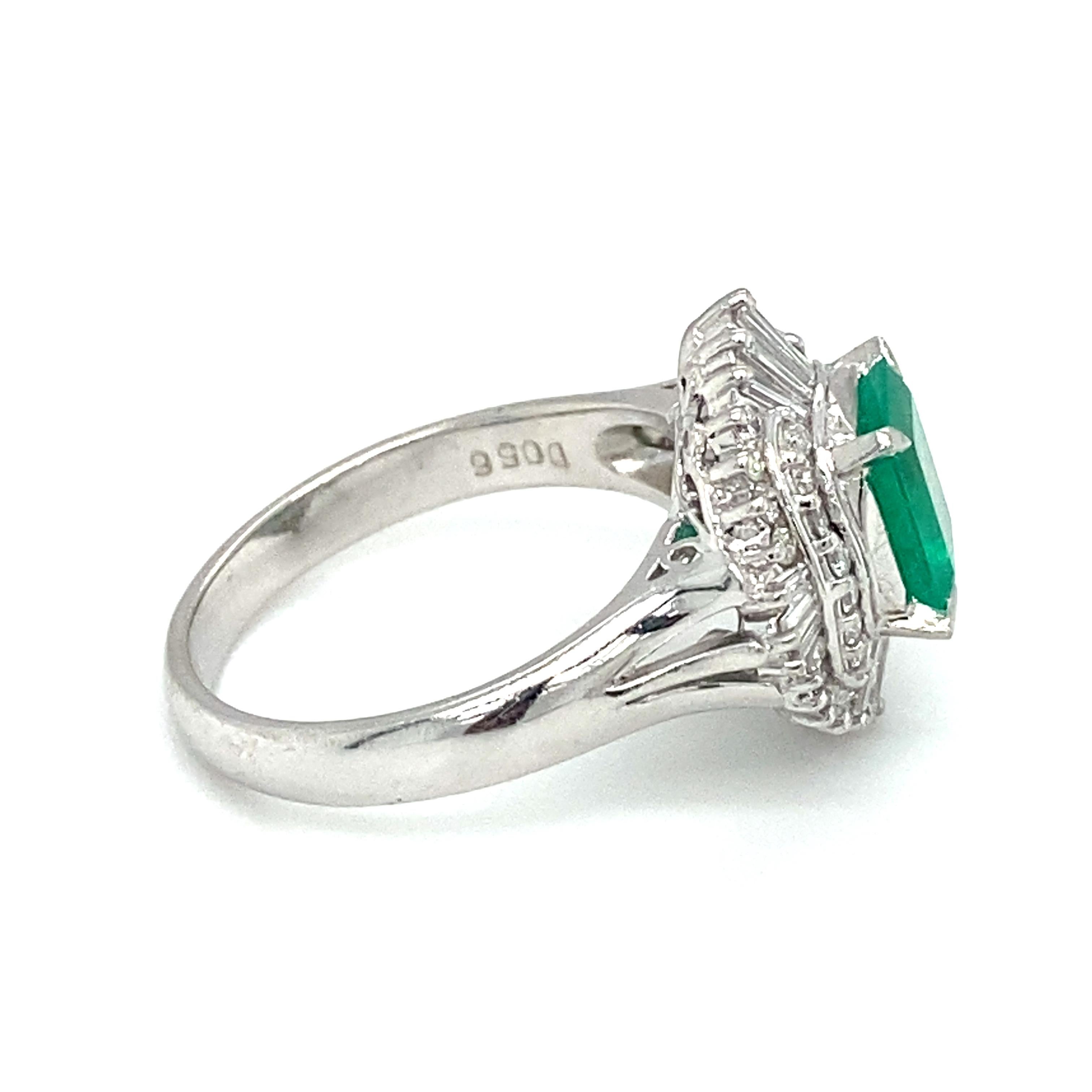 Women's or Men's 1.02 Carat Emerald and Diamond Cocktail Ring in Platinum For Sale