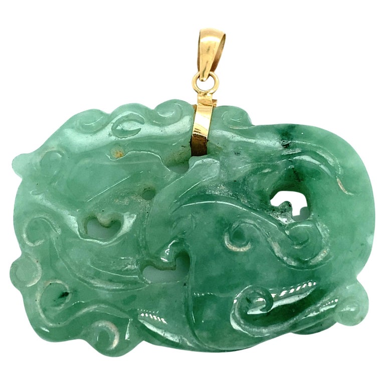 Green Jade Carving Pendant in 14 Karat Gold For Sale at 1stDibs