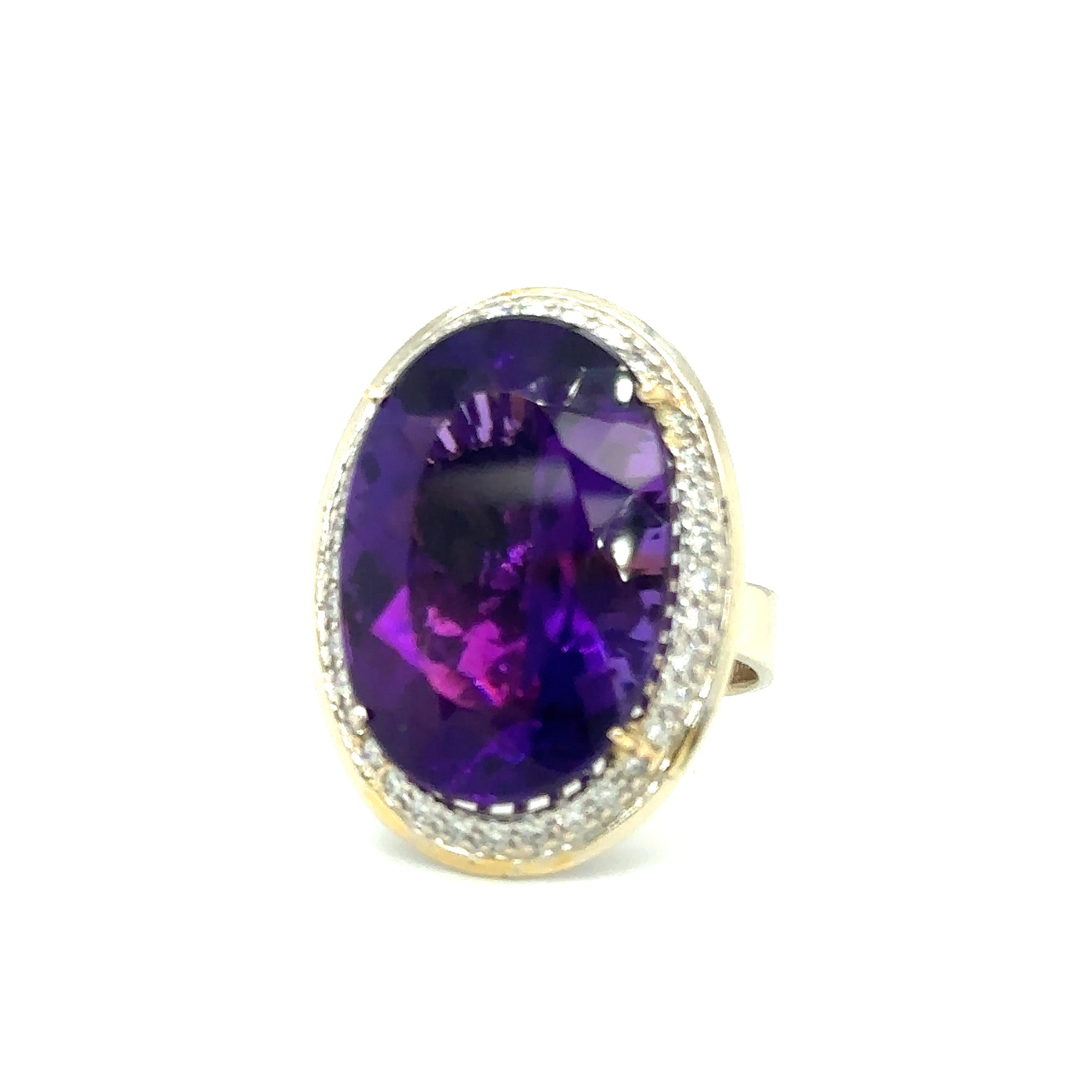 Large Oval Brilliant Amethyst Ring with Diamonds in 14 Karat Gold, circa 2000s In Good Condition For Sale In Atlanta, GA