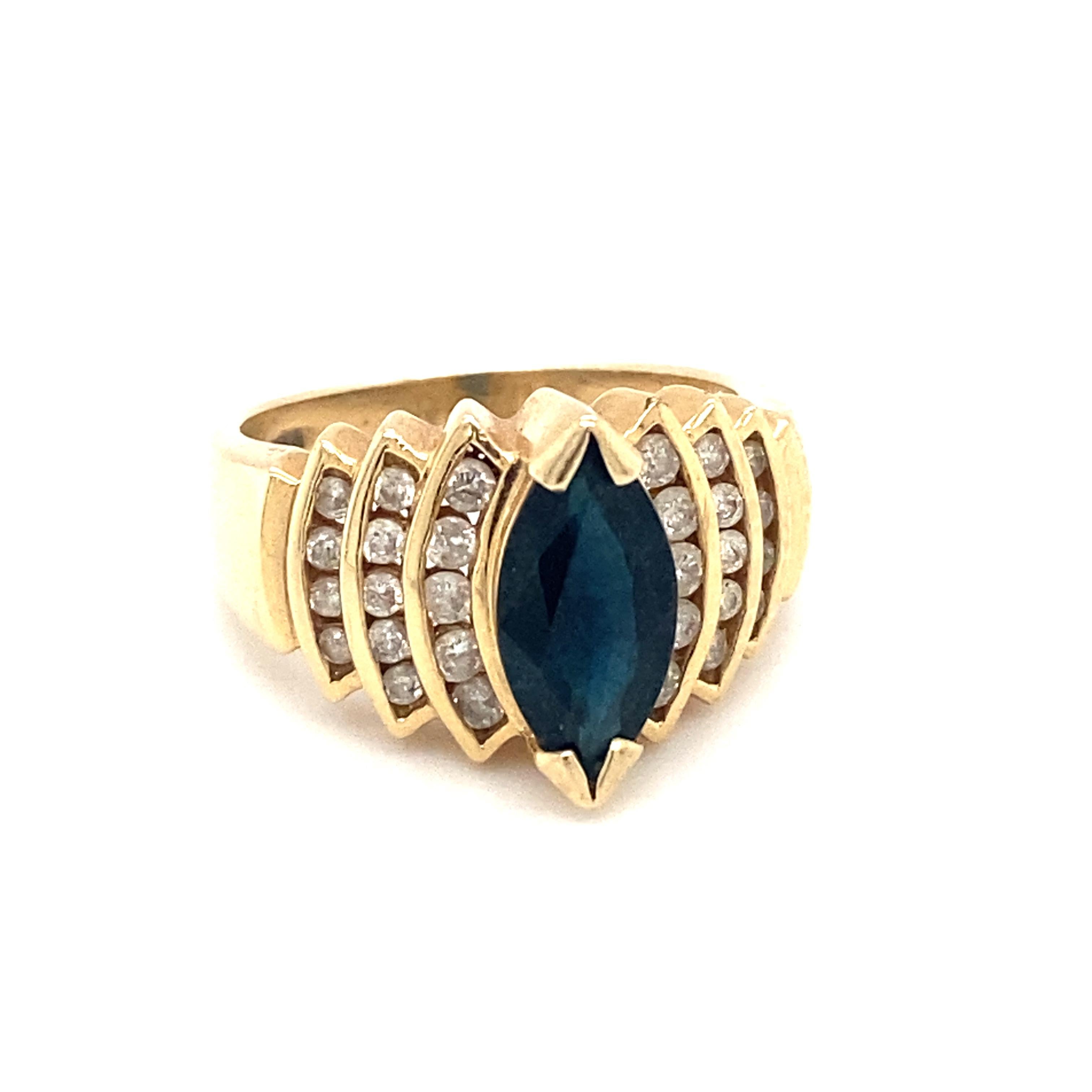 Circa 2000s Bague cascade saphir et diamant en or 14K Bon état - En vente à Hicksville, NY