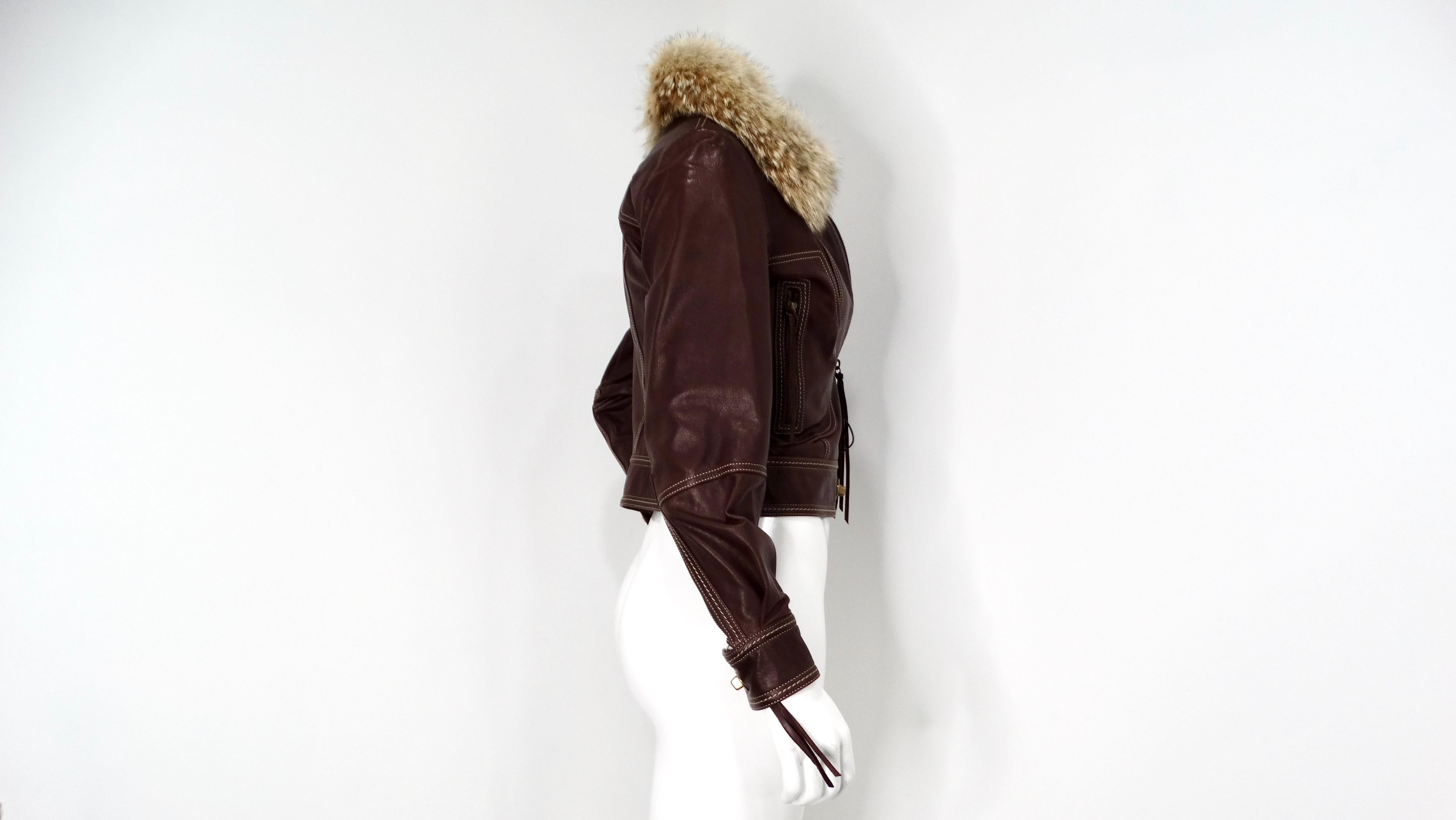 CIRCA 2006 Veste de moto en cuir d'agneau brun et fourrure de coyote de Coach en vente 3