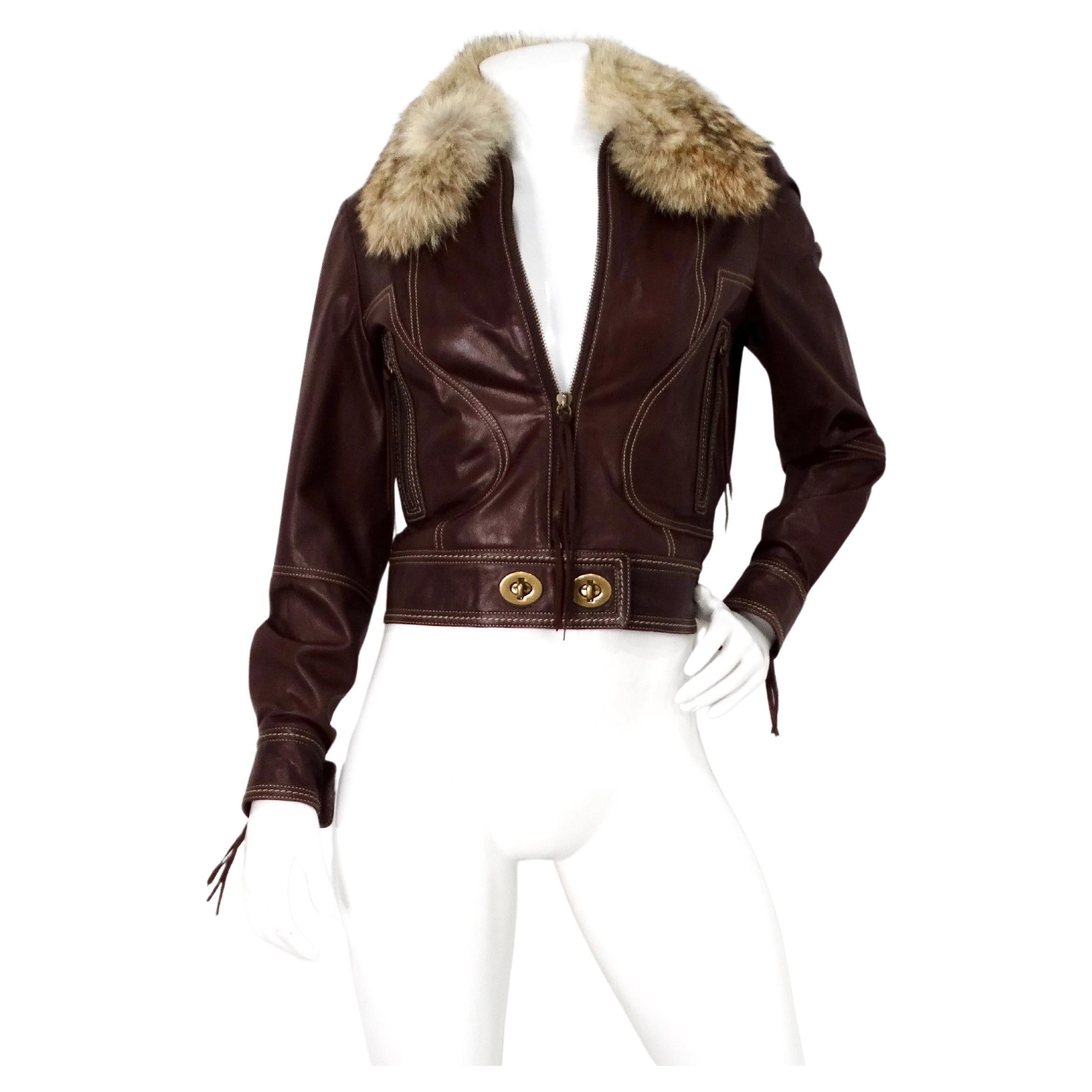 CIRCA 2006 Veste de moto en cuir d'agneau brun et fourrure de coyote de Coach en vente