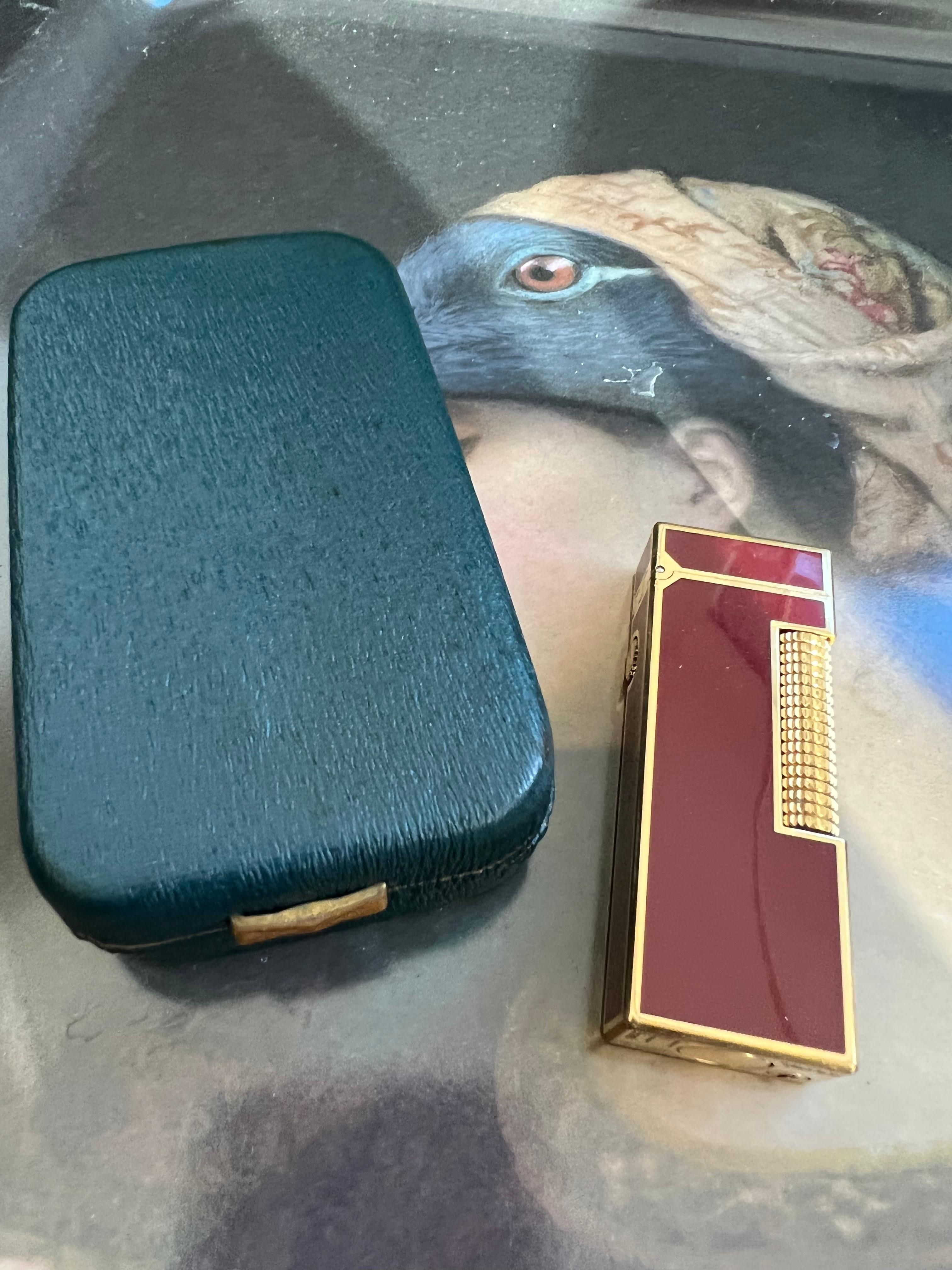 Circa 80s Iconic Rare Vintage Dunhill Gold-Plated & Red Lacquer Swiss, Lighter For Sale 2
