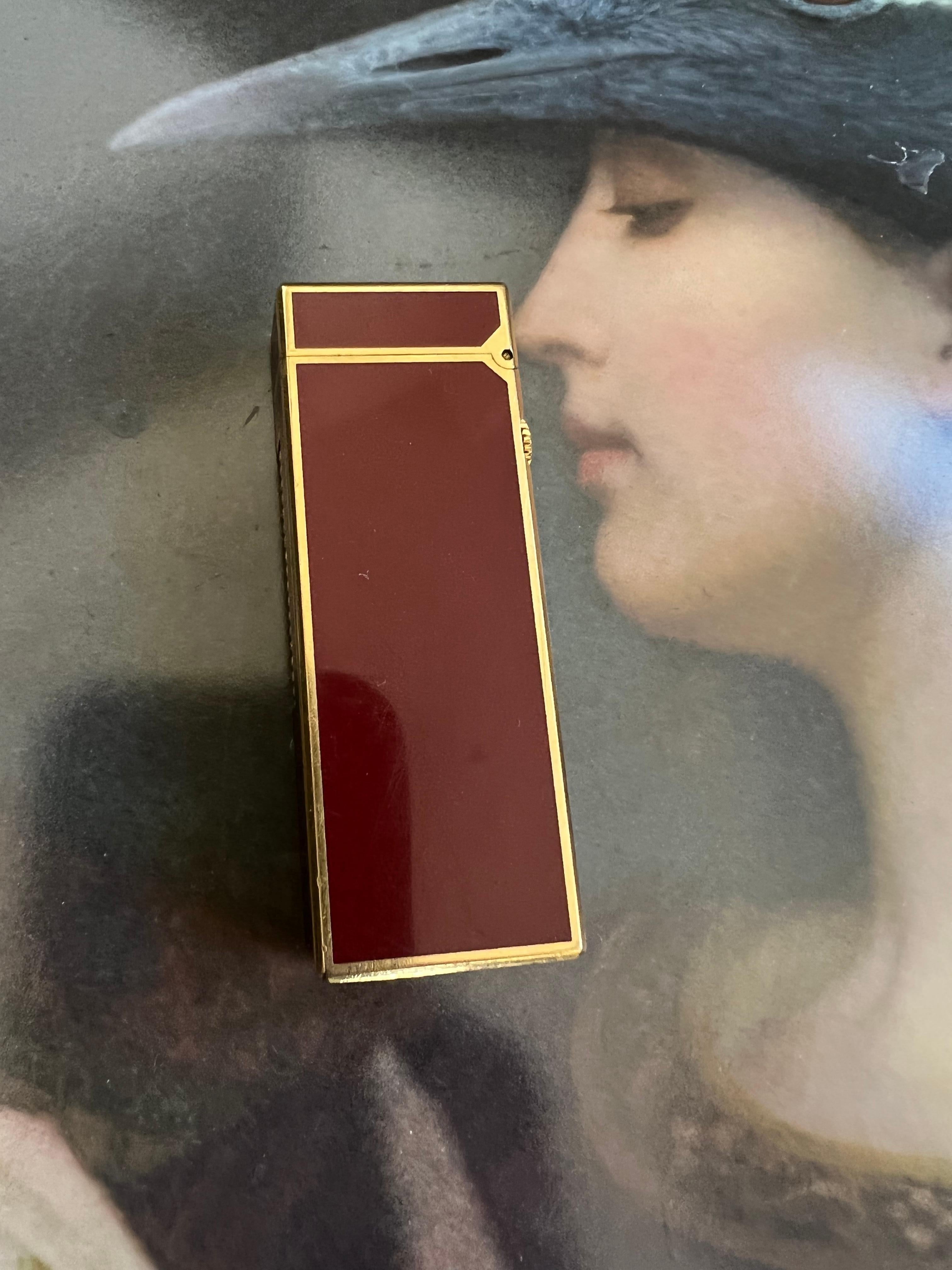 Circa 80er Jahre Iconic Rare Vintage Dunhill vergoldet & rot lackiert Schweizer, leichter Lack, Vintage für Damen oder Herren im Angebot