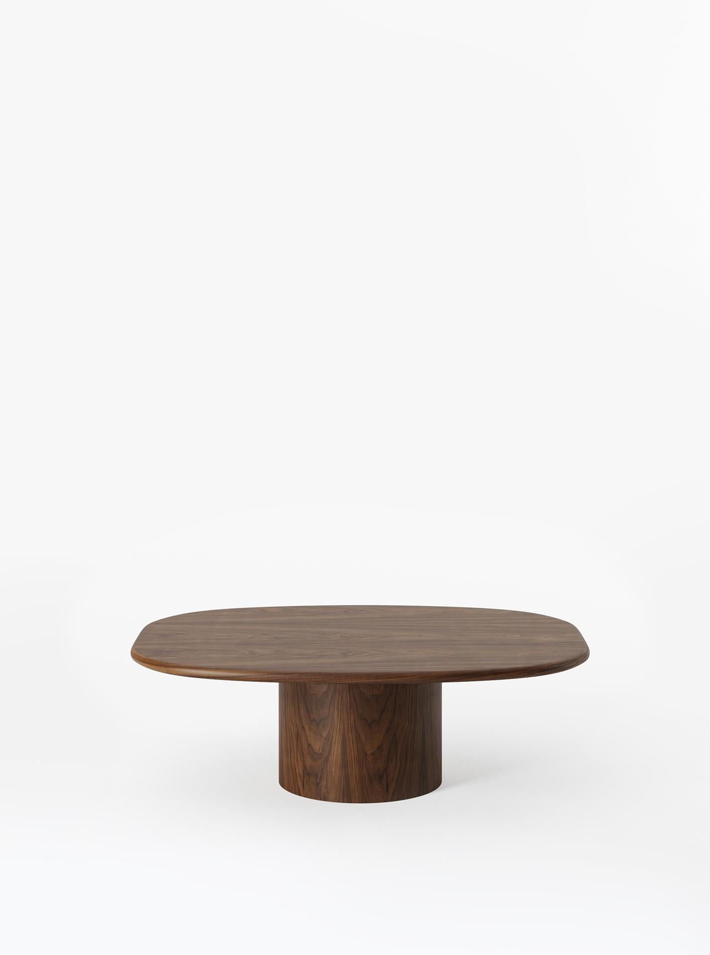 Through the introduction of the Circa coffee table, esteemed collaborator Yaniv Chen demonstrates a mastery of simplicity, presenting an exquisite organic centerpiece. This remarkable table boasts a substantial profile adorned with gracefully