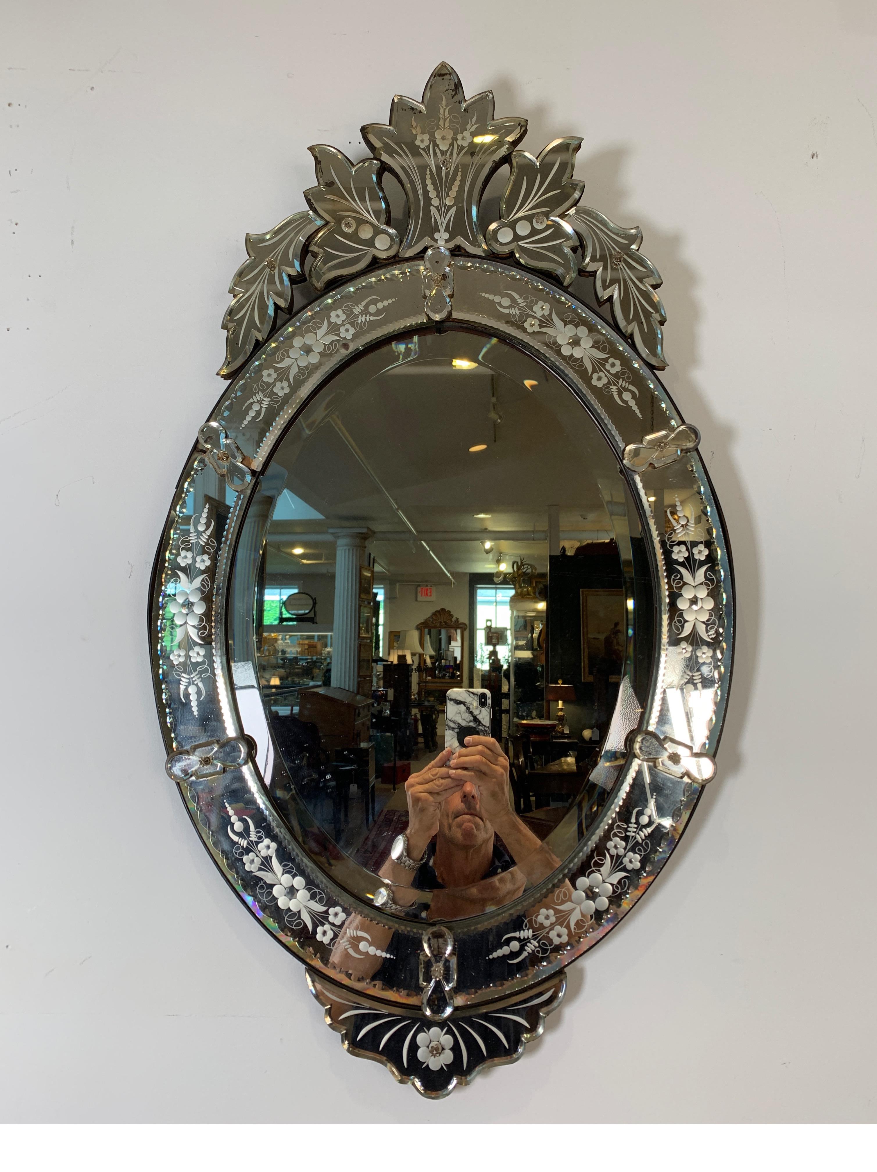 Venetian etched mirror with original wood backing, circa early 1900s
In good original condition.
Dimensions: 21.5