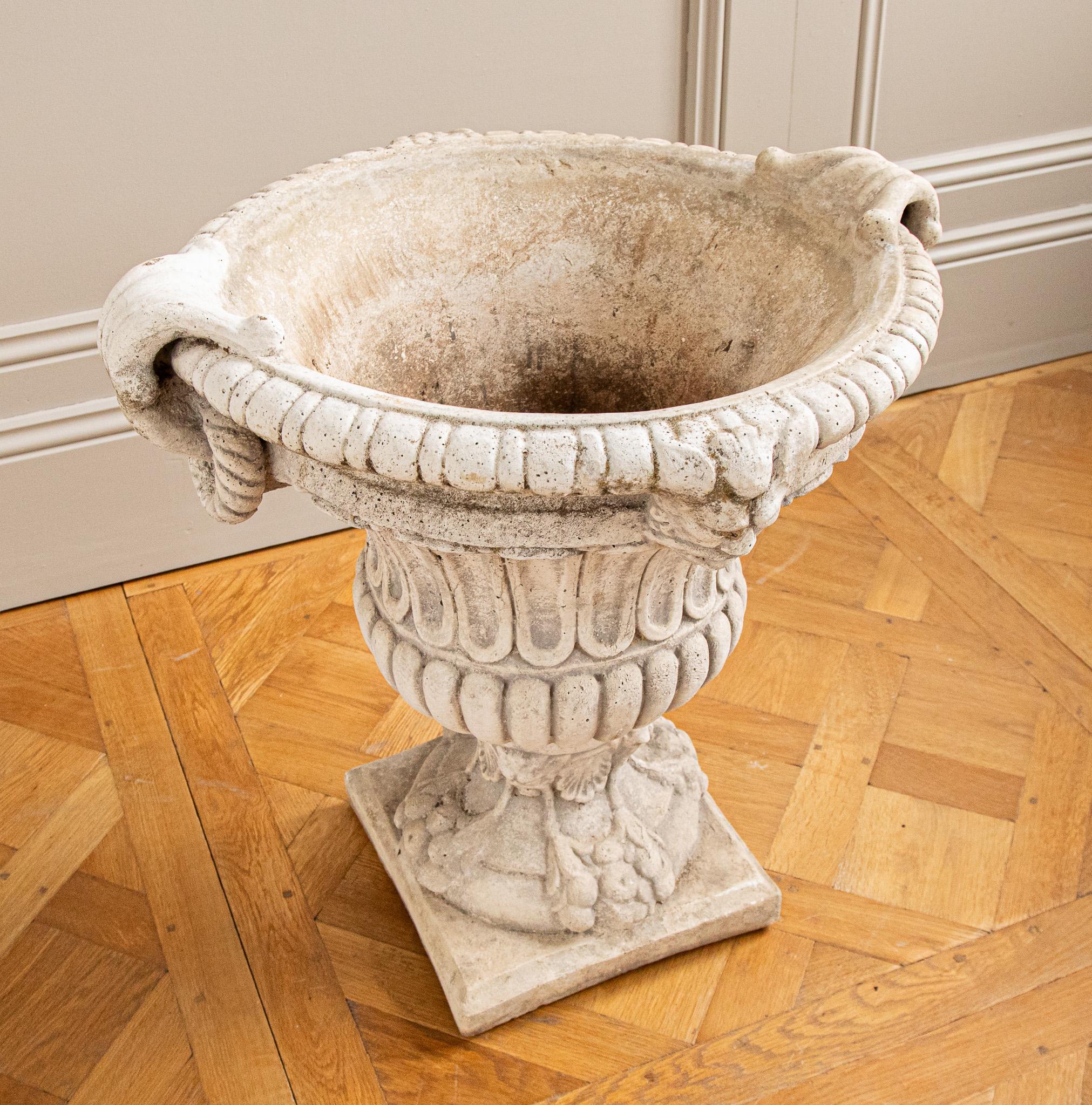 Circa Mid 1900's Set Of 4 Decorative Italian Garden Urns In Reconstituted Stone For Sale 6