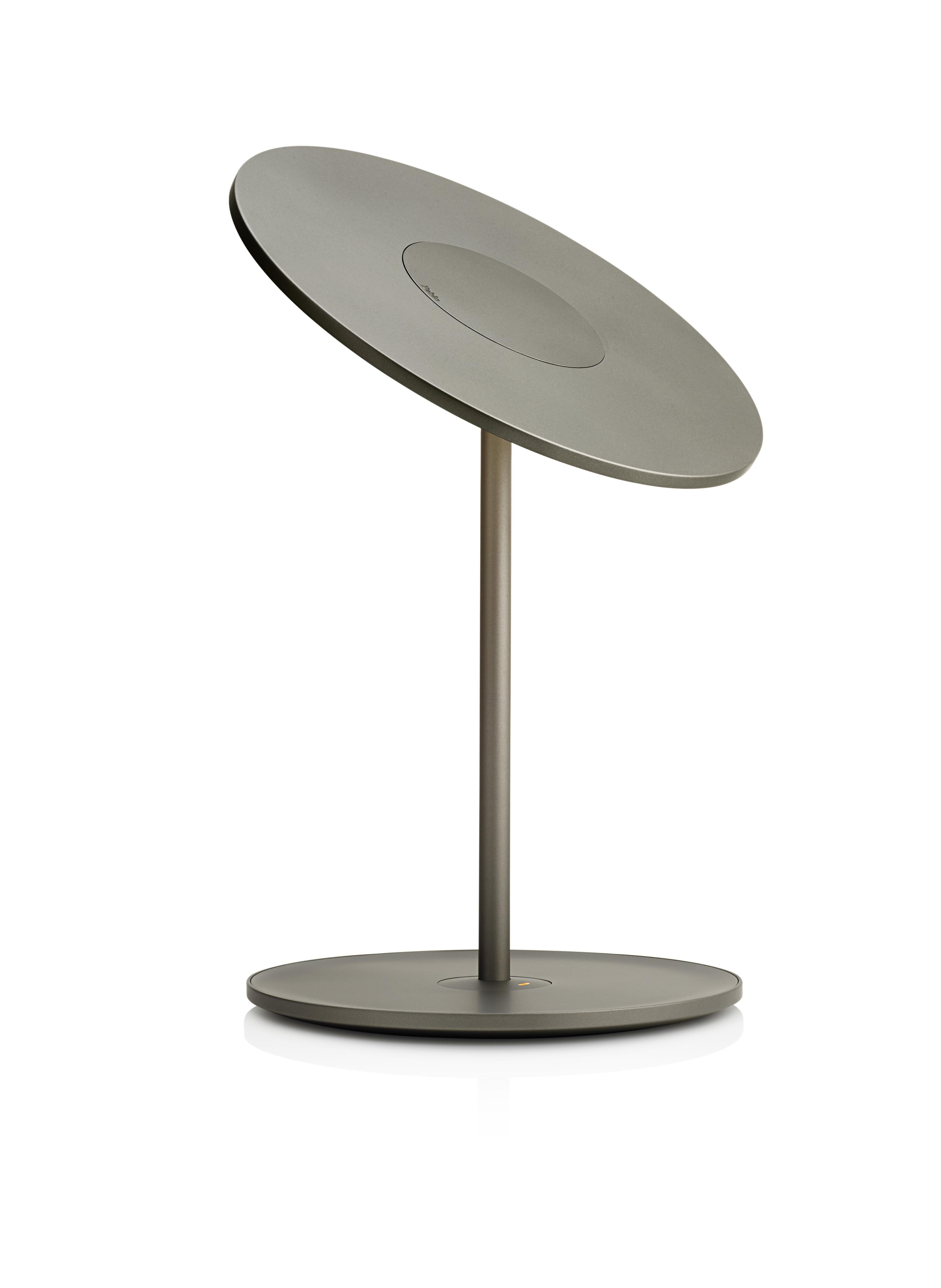 Circa’s revolutionary flat-panel LED light source combines seamless movement with warm and balanced illumination. Through its integrated USB charging port, 45° shade tilt and 360° rotation, Circa redefines the ambient lighting category. Circa is