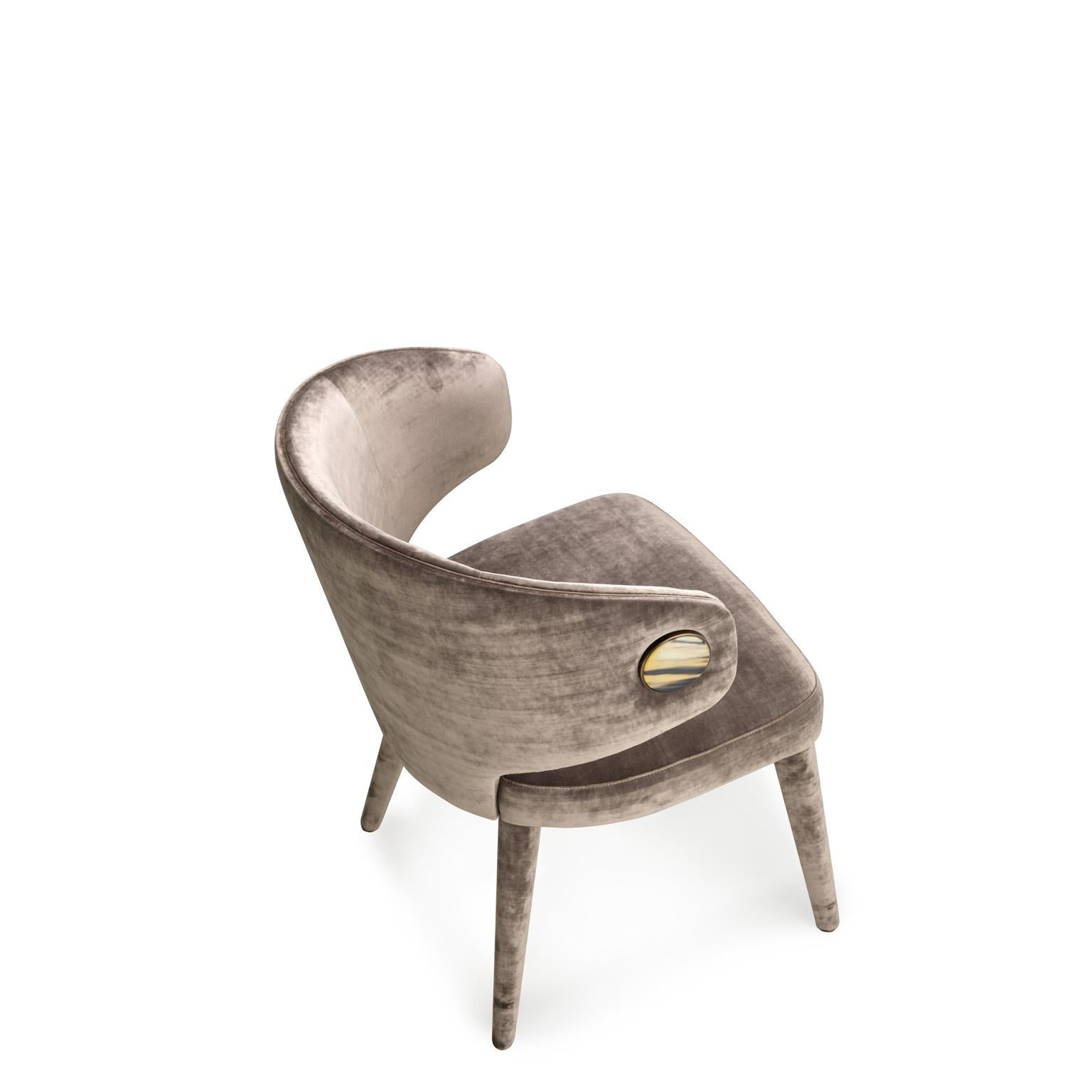 Circe-Stuhl aus Diso-Samt mit Details in Corno Italiano, Mod. 4433CB (Italienisch) im Angebot