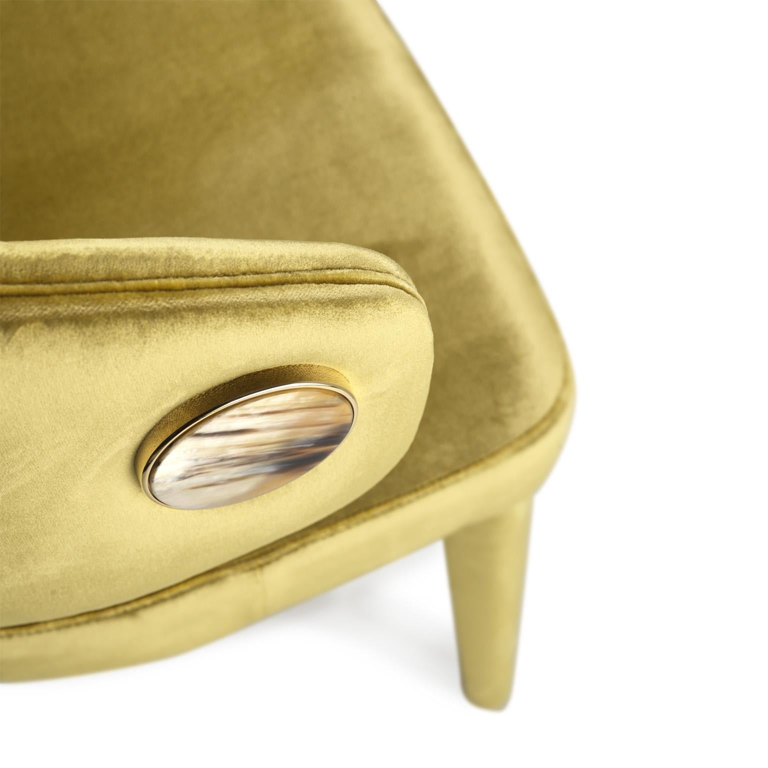 Circe Chair in Splendido Gold Velvet with Detail in Corno Italiano, Mod. 4433AG In New Condition For Sale In Recanati, Macerata