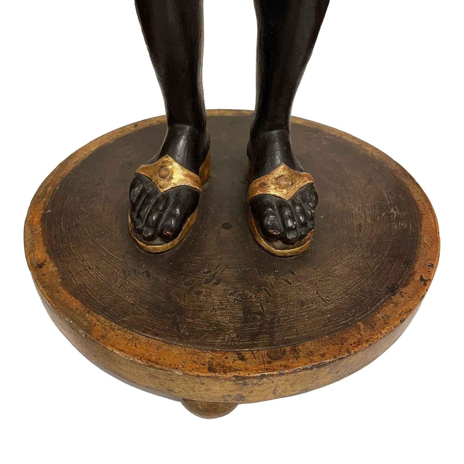 Göttin Circe Italienische Neoklassische Skulptur Frühes 1800er Ebenholz geschnitzt  Goldene im Angebot 4