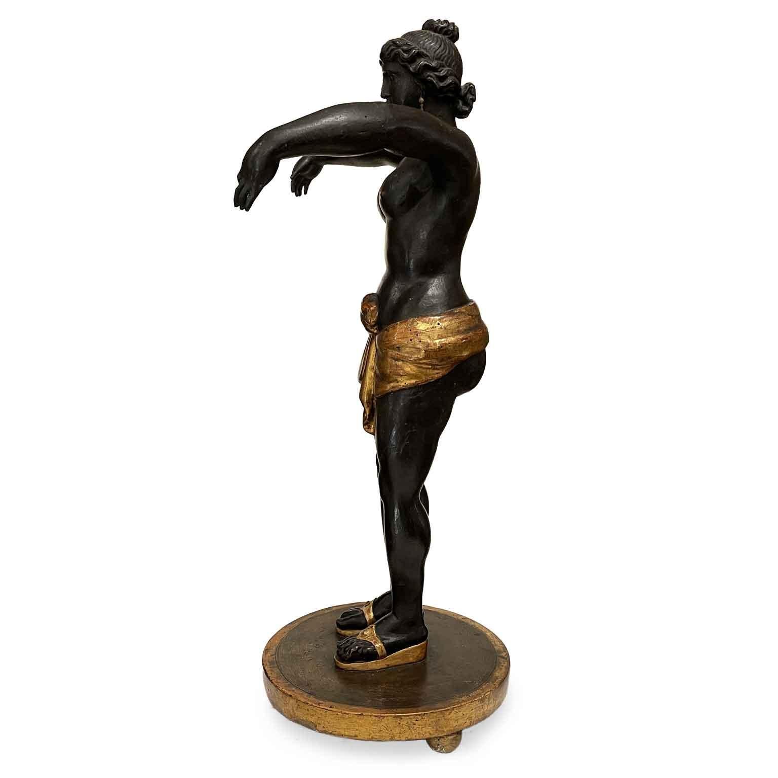 Göttin Circe Italienische Neoklassische Skulptur Frühes 1800er Ebenholz geschnitzt  Goldene (Handgeschnitzt) im Angebot