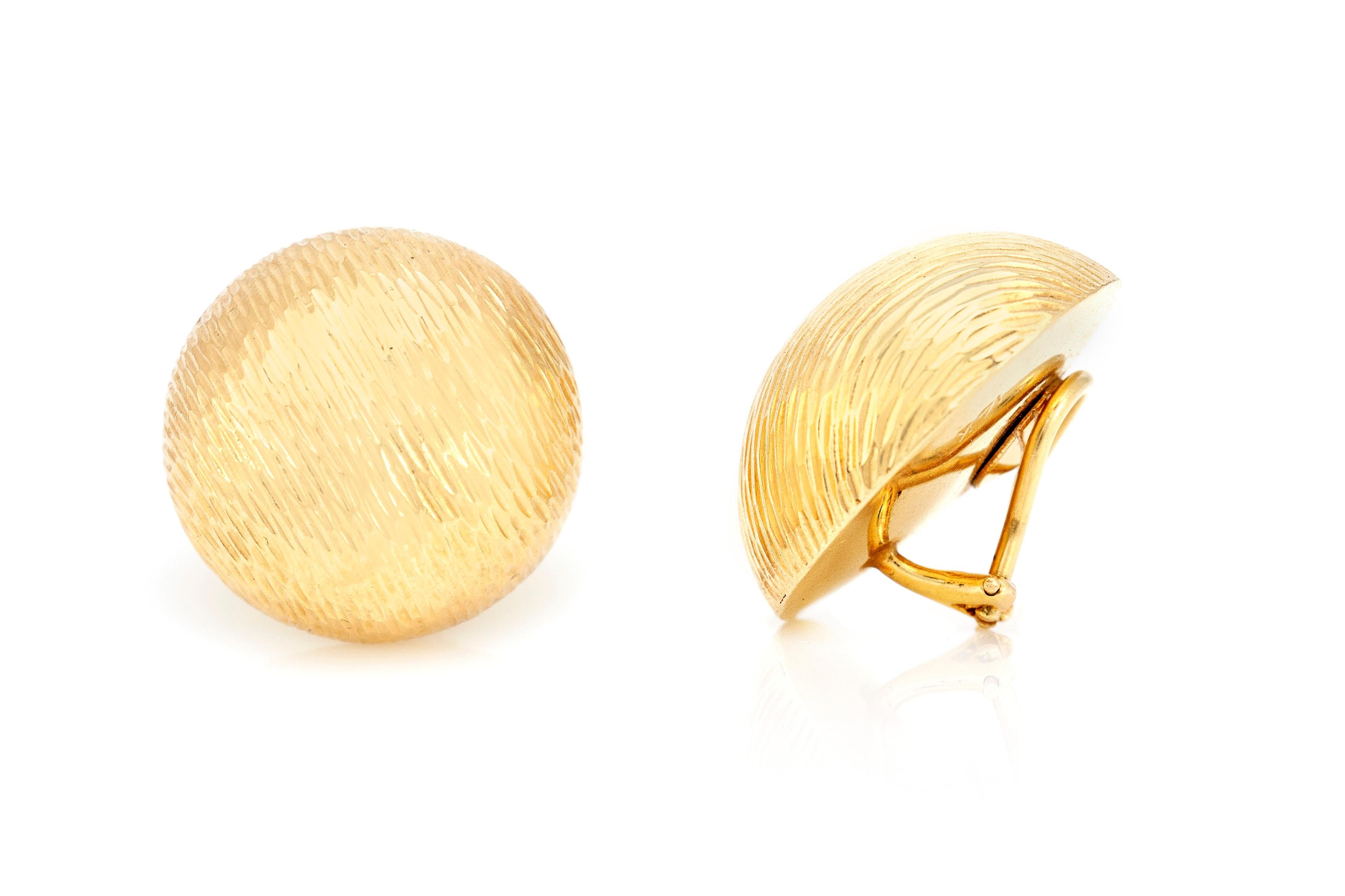 The earrings is finely crafted in 14k yellow gold and weighing approximately total of 16.2 dwt.
1.40 inches each earr.