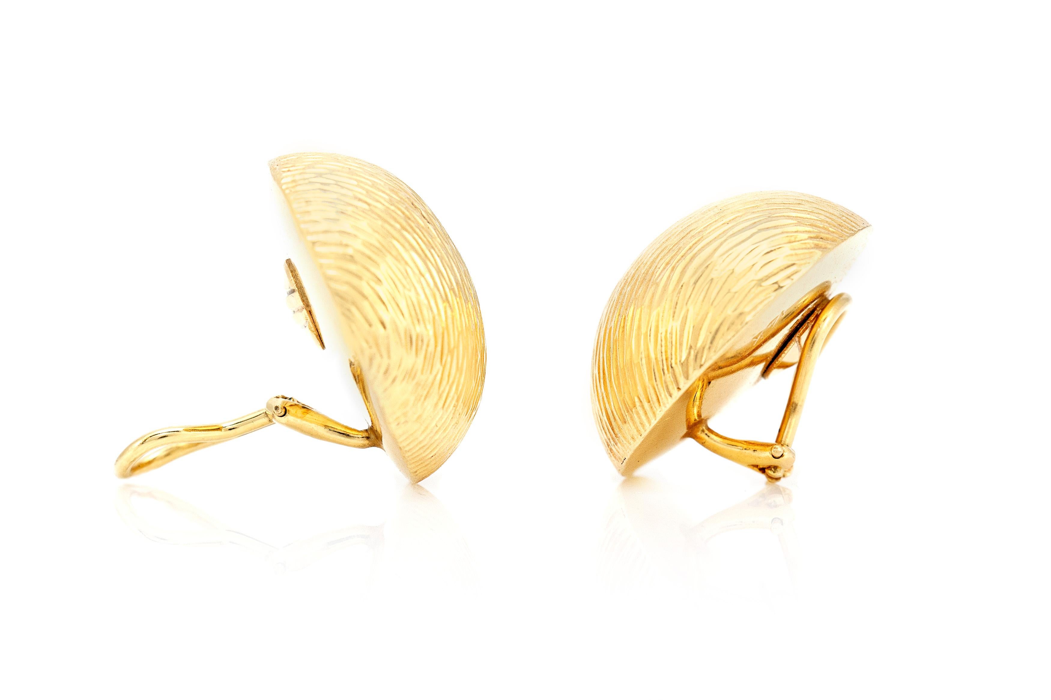 Circle 14 Karat Yellow Gold Clip-On Earrings In Excellent Condition For Sale In New York, NY
