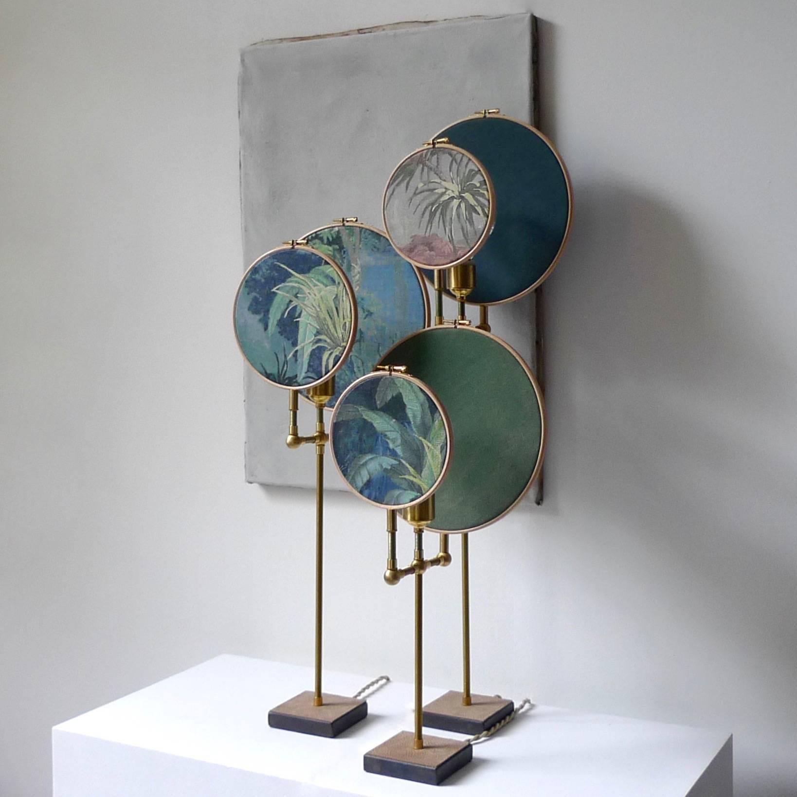 Néerlandais Lampe de bureau n° 15 cercle en lin bleu vert gris peint à la main par Sander Bottinga en vente