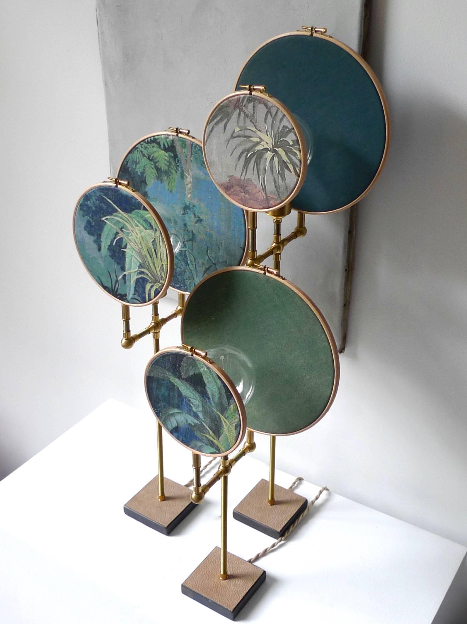 Lampe de bureau n° 15 cercle en lin bleu vert gris peint à la main par Sander Bottinga Neuf - En vente à Geneve, CH