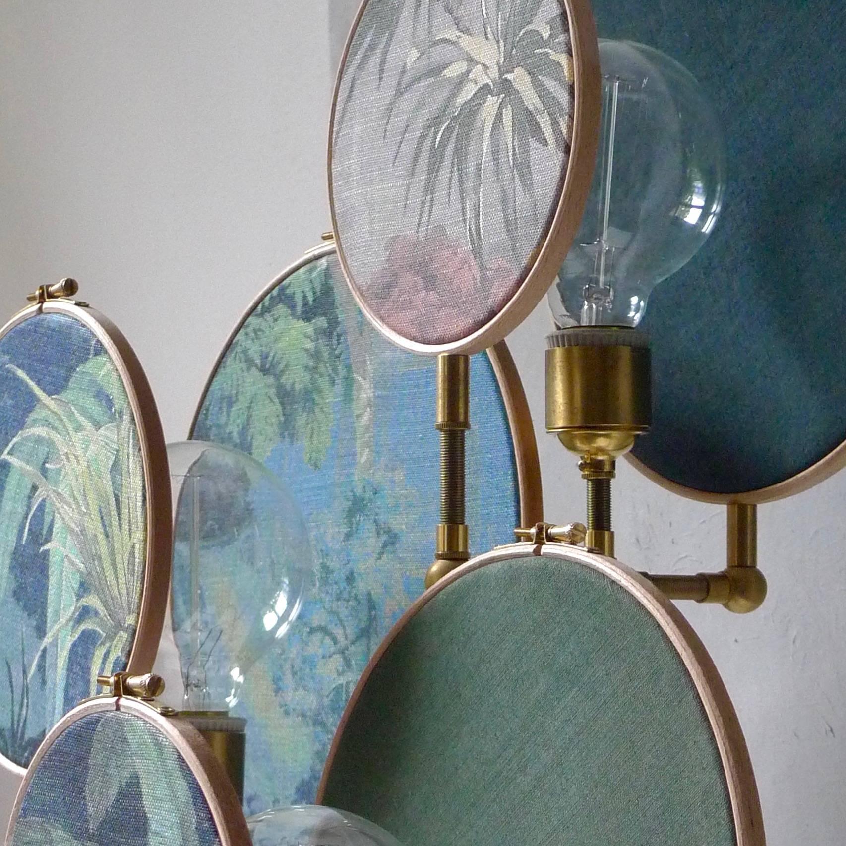 Laiton Lampe de bureau n° 15 cercle en lin bleu vert gris peint à la main par Sander Bottinga en vente